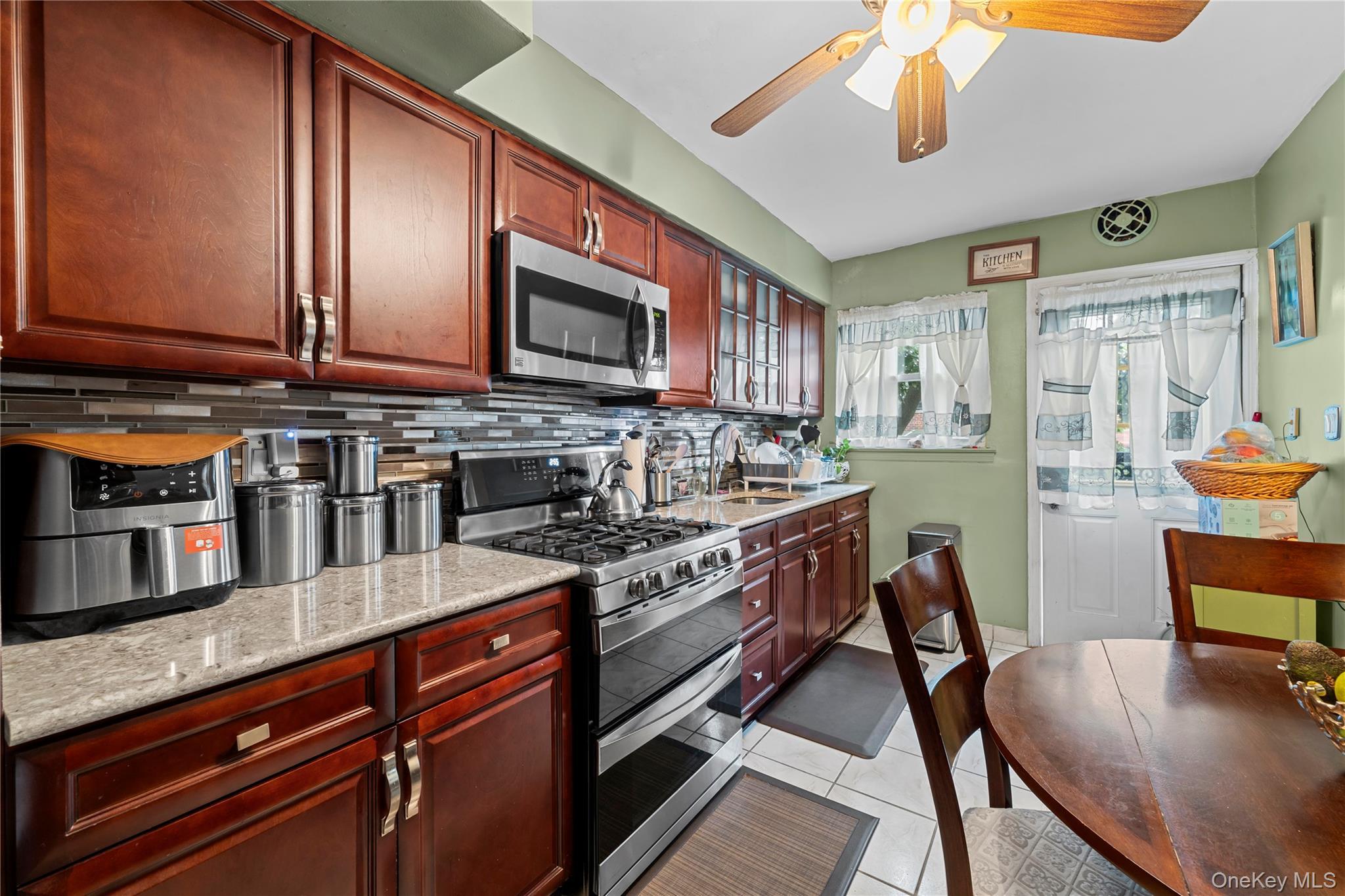 Single Family E 223rd Street Bronx, NY 10466, MLS-1043364-5