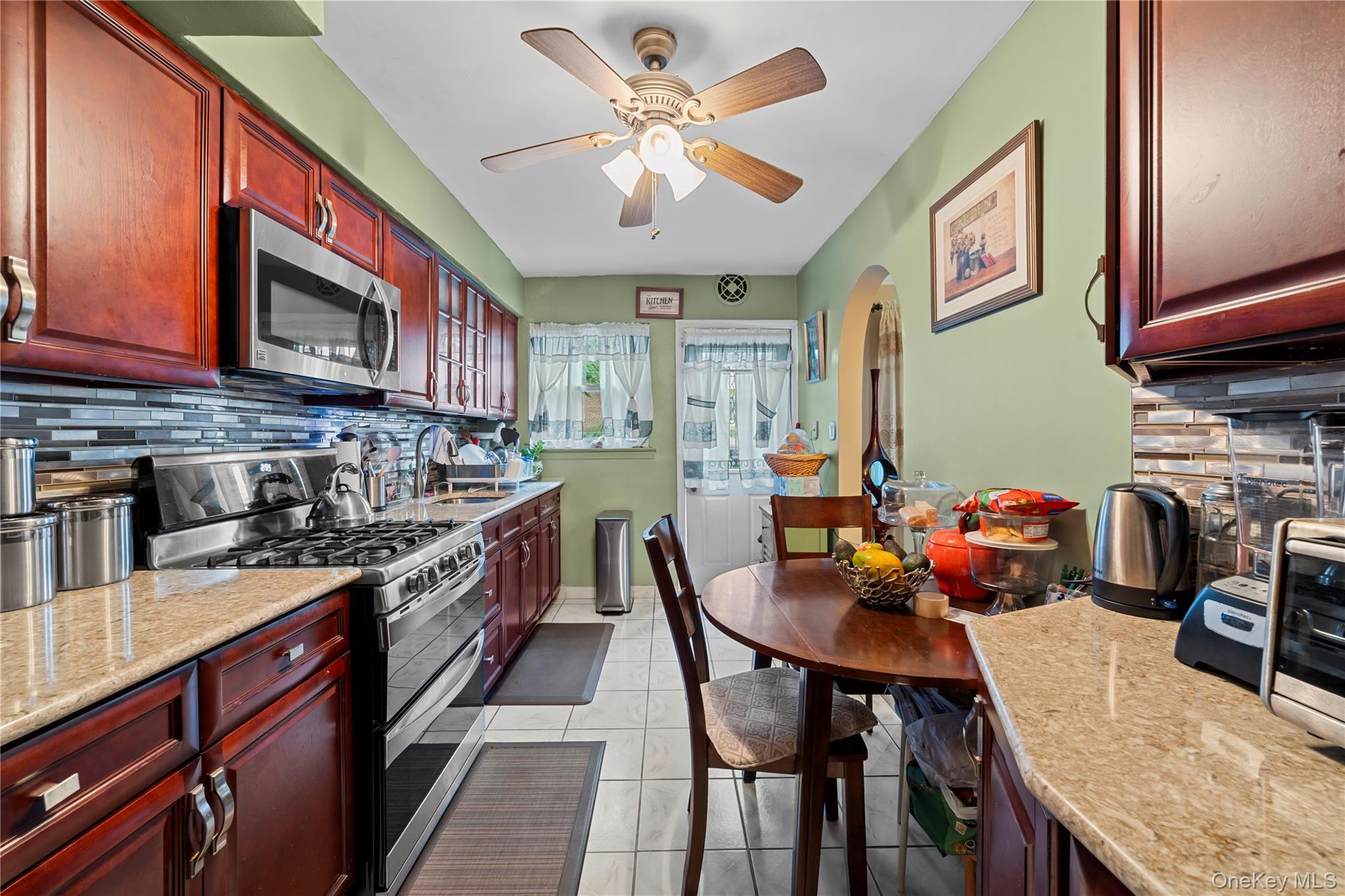 Single Family E 223rd Street Bronx, NY 10466, MLS-1043364-8