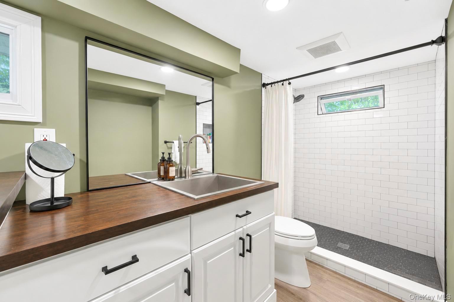 Single Family Canary Road  Suffolk County, NY 11778, MLS-1043416-26