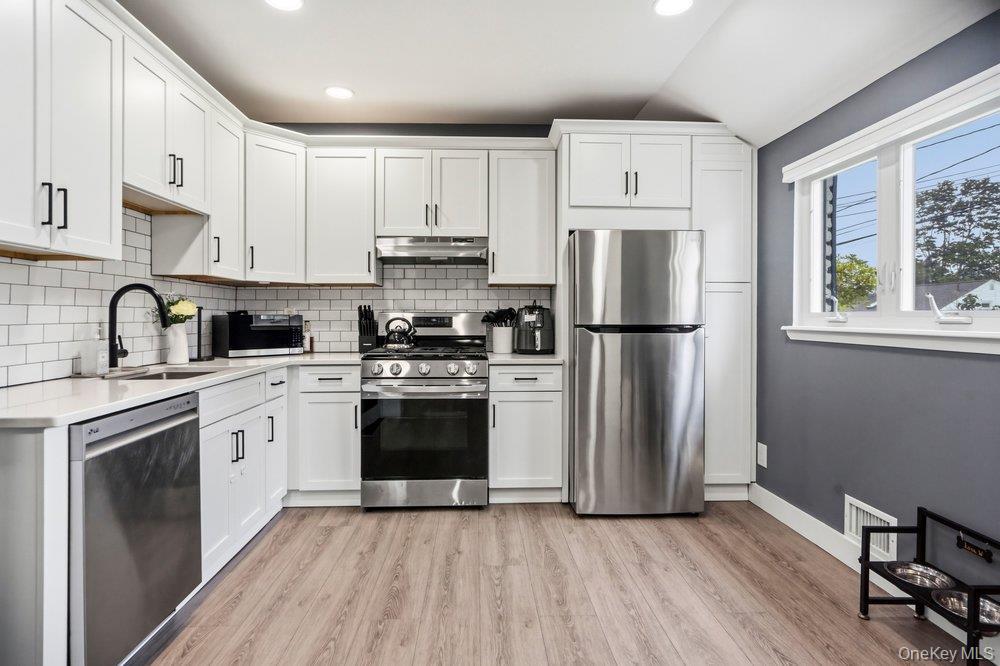 Single Family Huron Street  Suffolk County, NY 11776, MLS-1043472-7