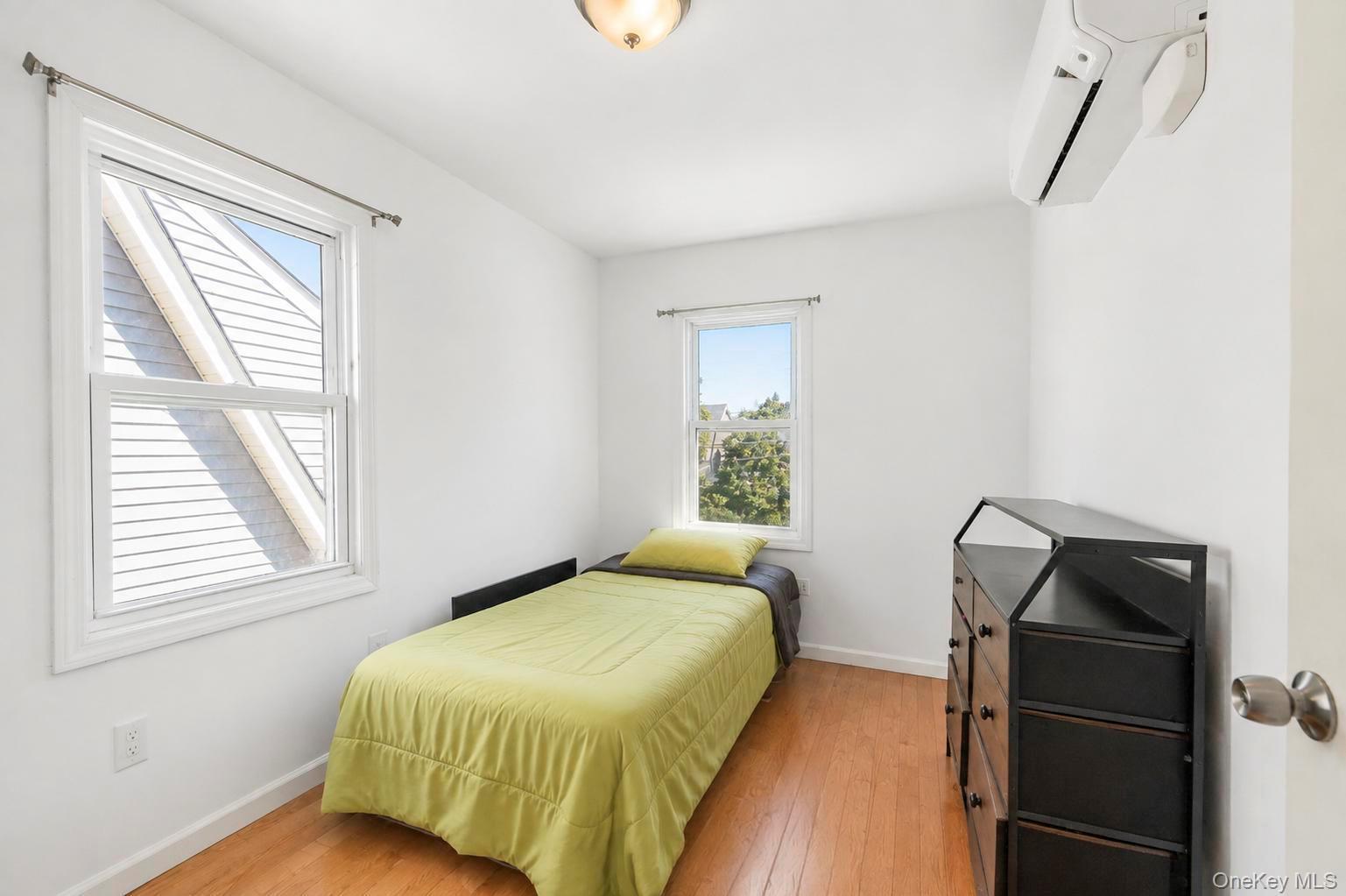 Single Family 200th Street  Queens, NY 11412, MLS-1043483-12