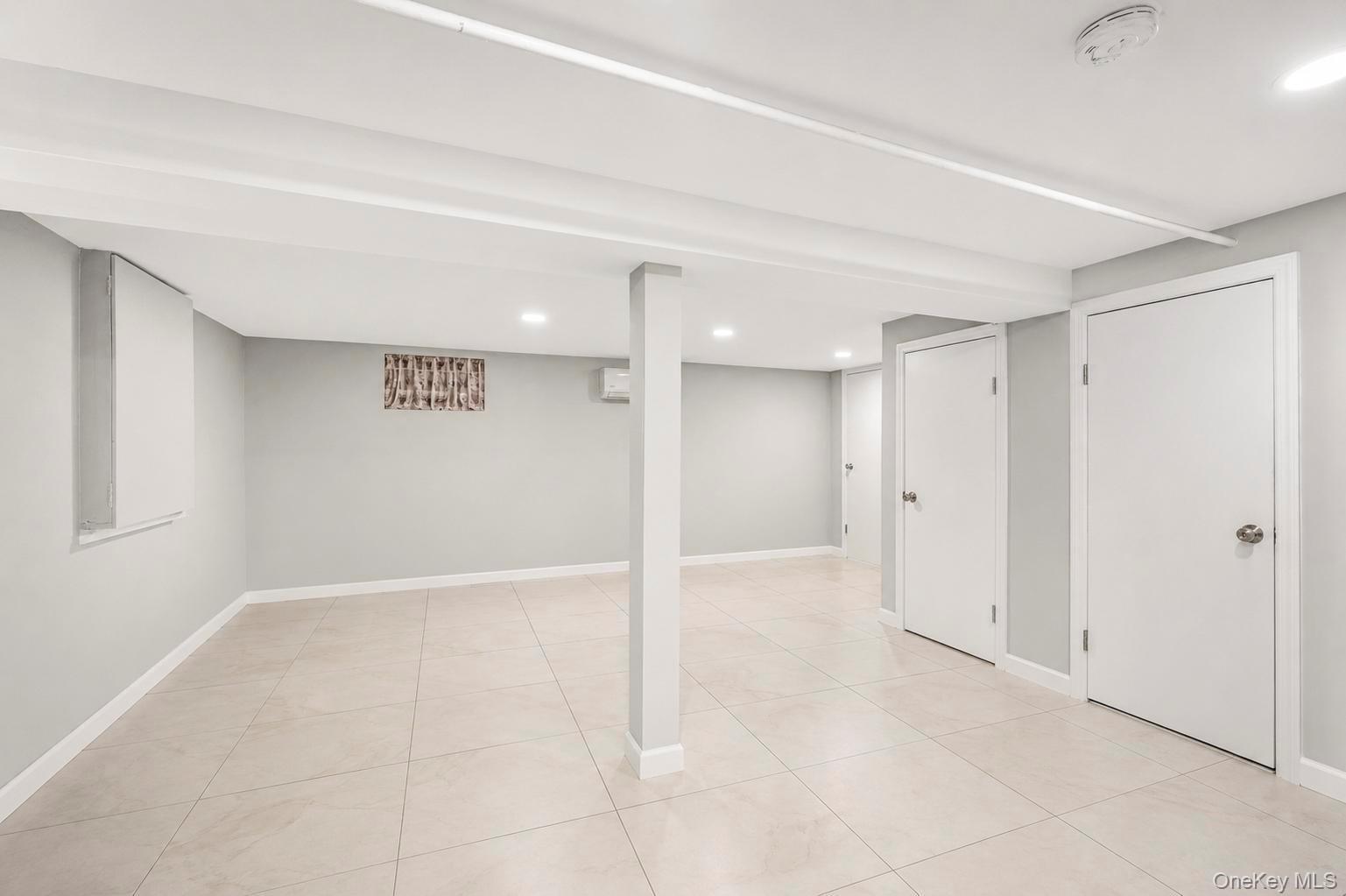 Single Family 200th Street  Queens, NY 11412, MLS-1043483-15