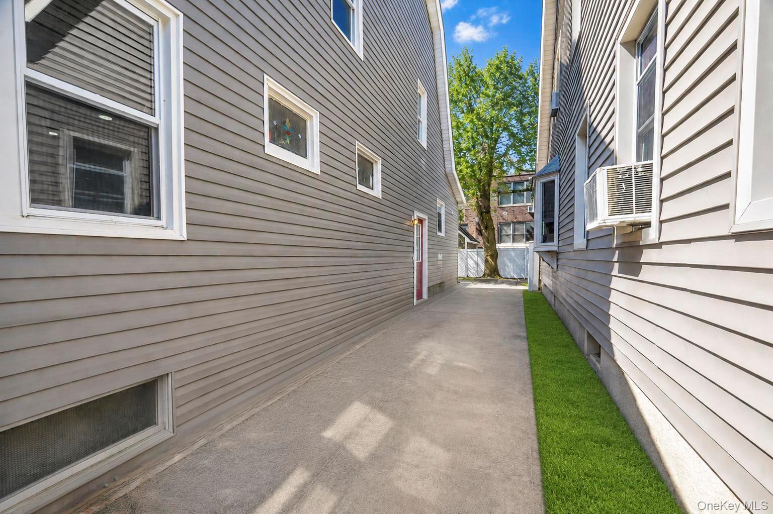 Single Family 200th Street  Queens, NY 11412, MLS-1043483-18