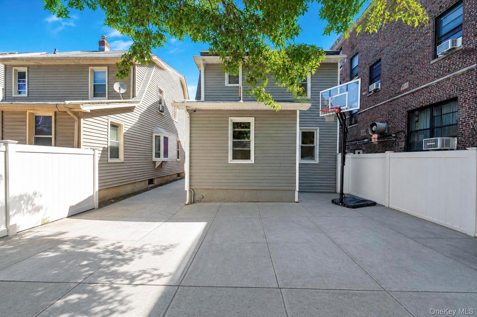 Single Family 200th Street  Queens, NY 11412, MLS-1043483-19