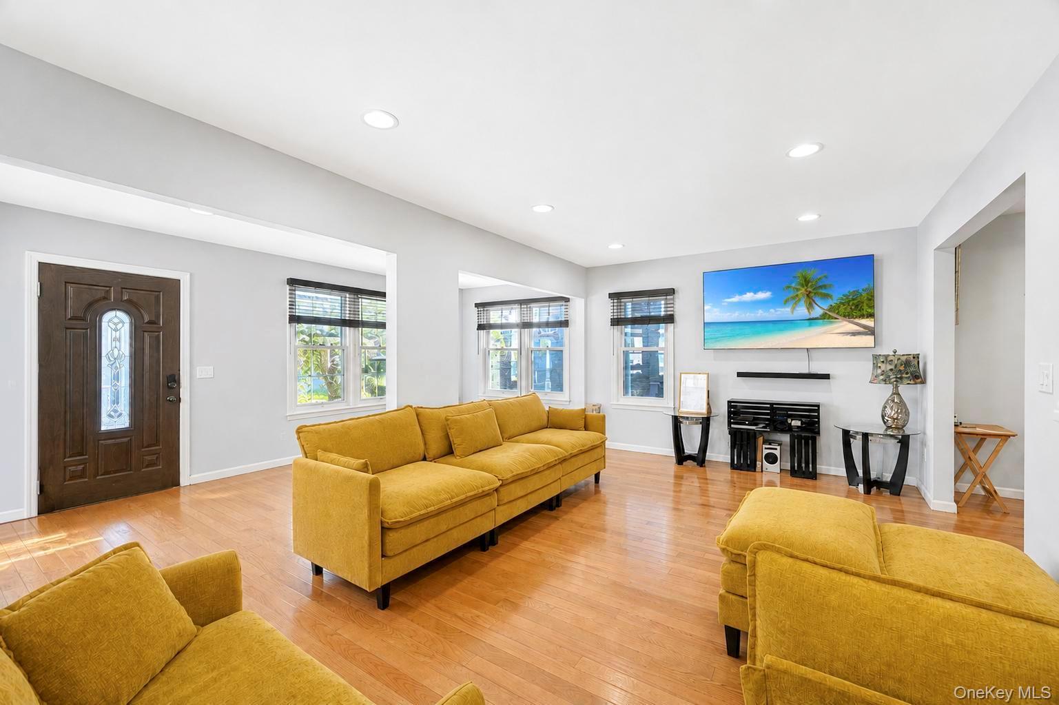 Single Family 200th Street  Queens, NY 11412, MLS-1043483-2