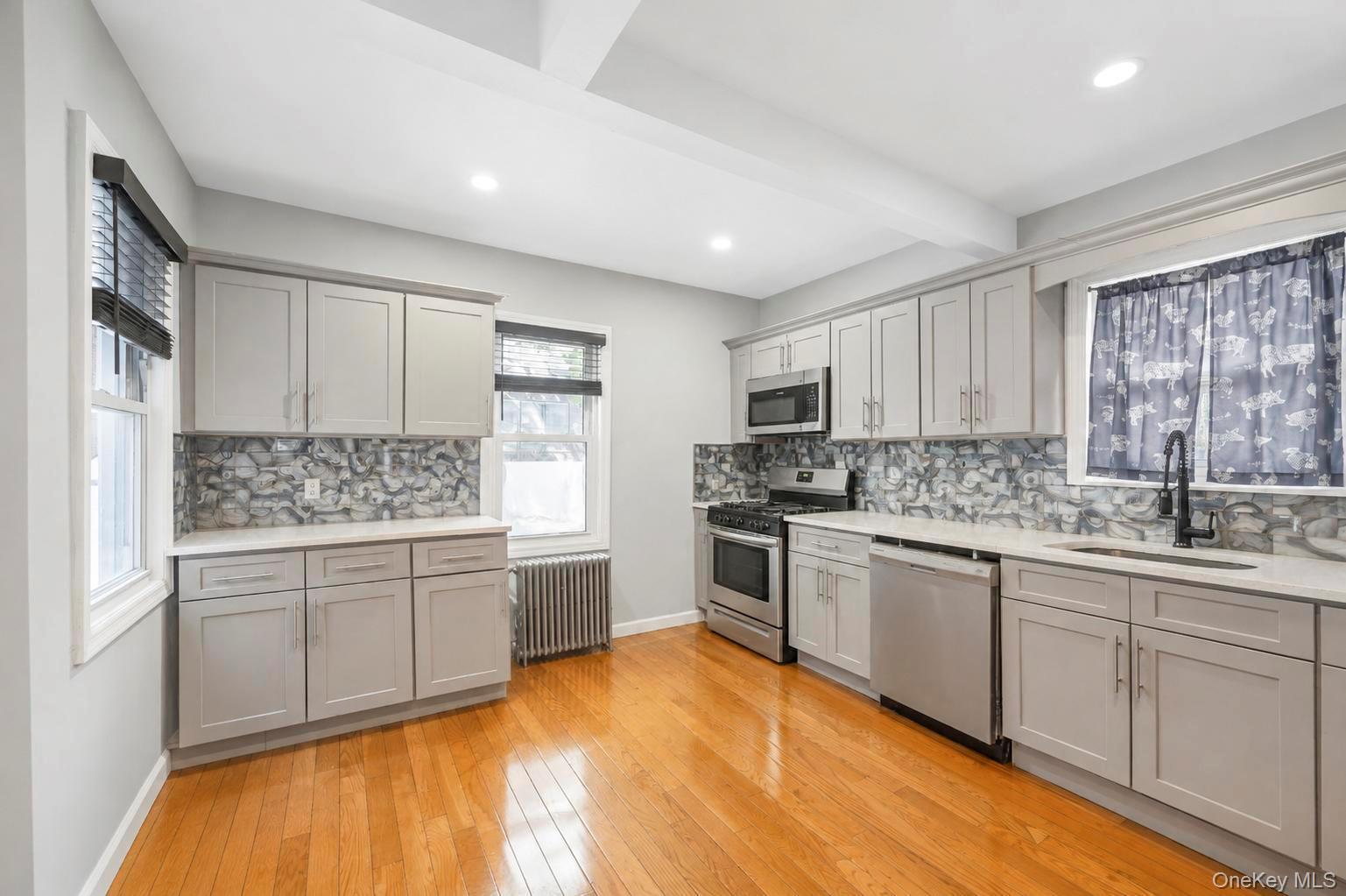 Single Family 200th Street  Queens, NY 11412, MLS-1043483-4