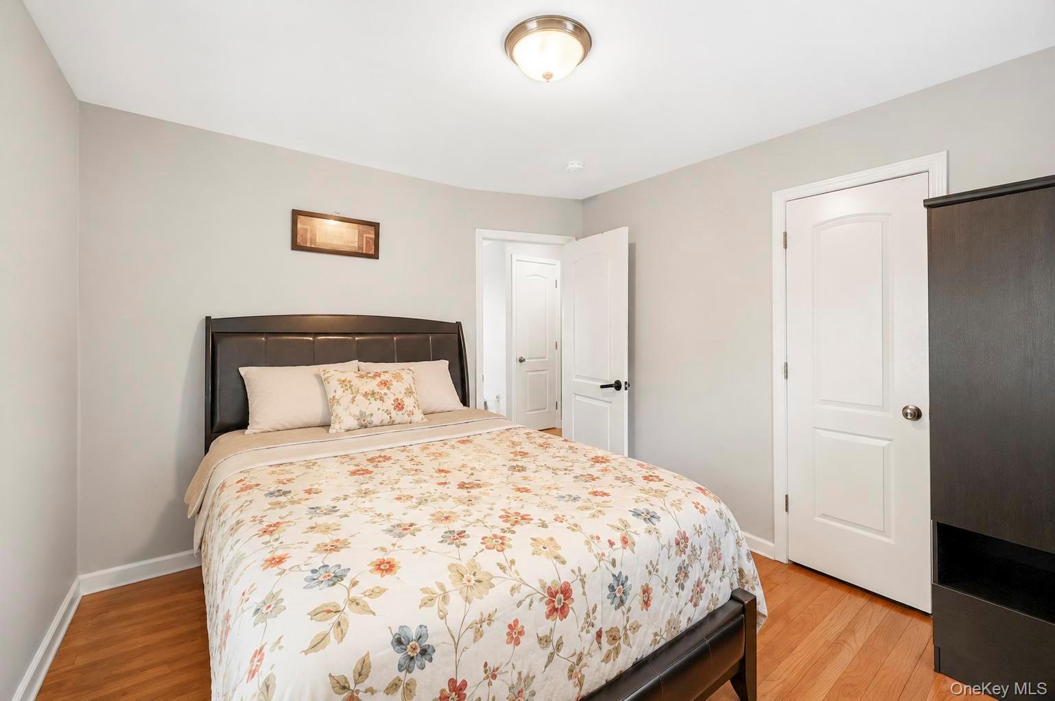 Single Family 200th Street  Queens, NY 11412, MLS-1043483-9
