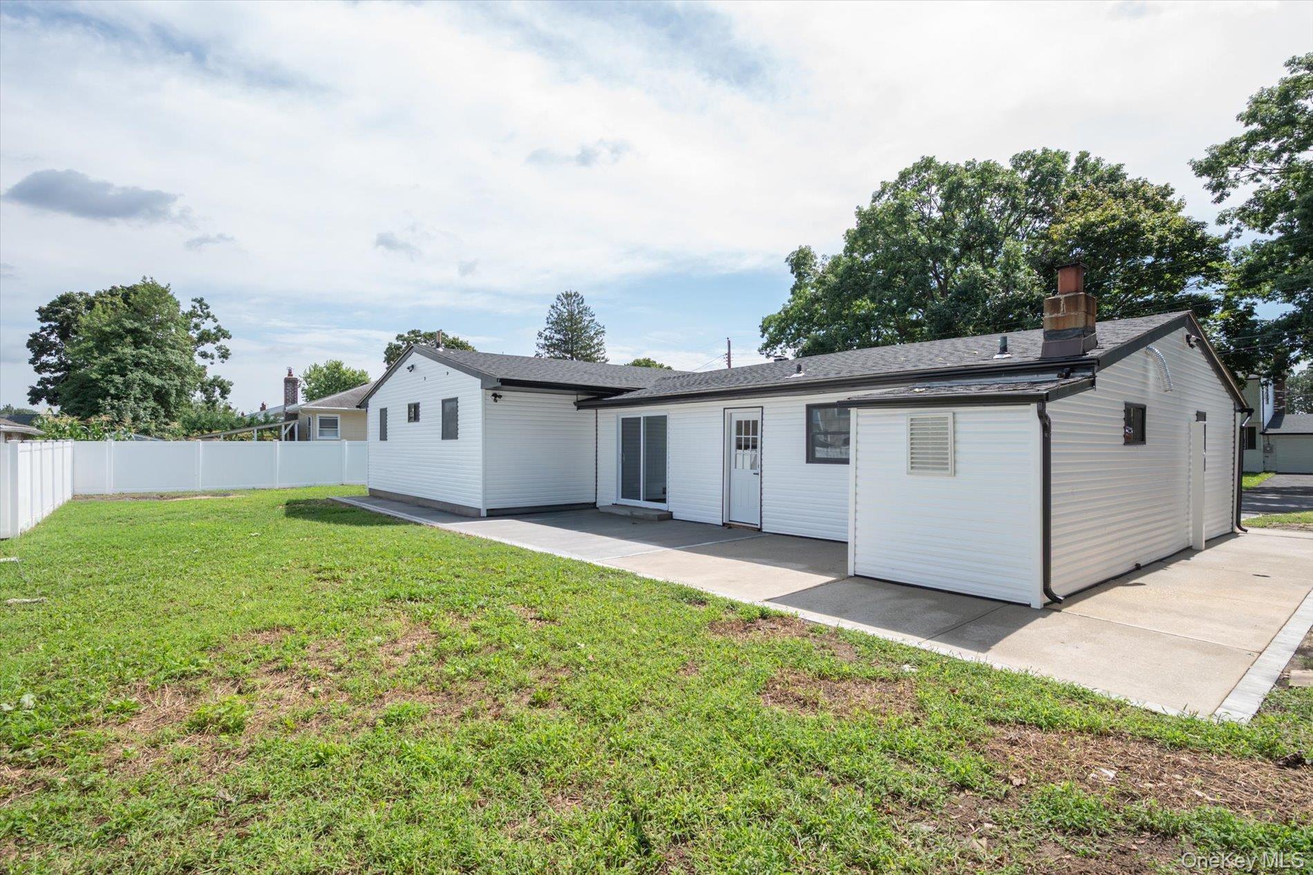 Single Family 30th Street  Suffolk County, NY 11726, MLS-1043484-26