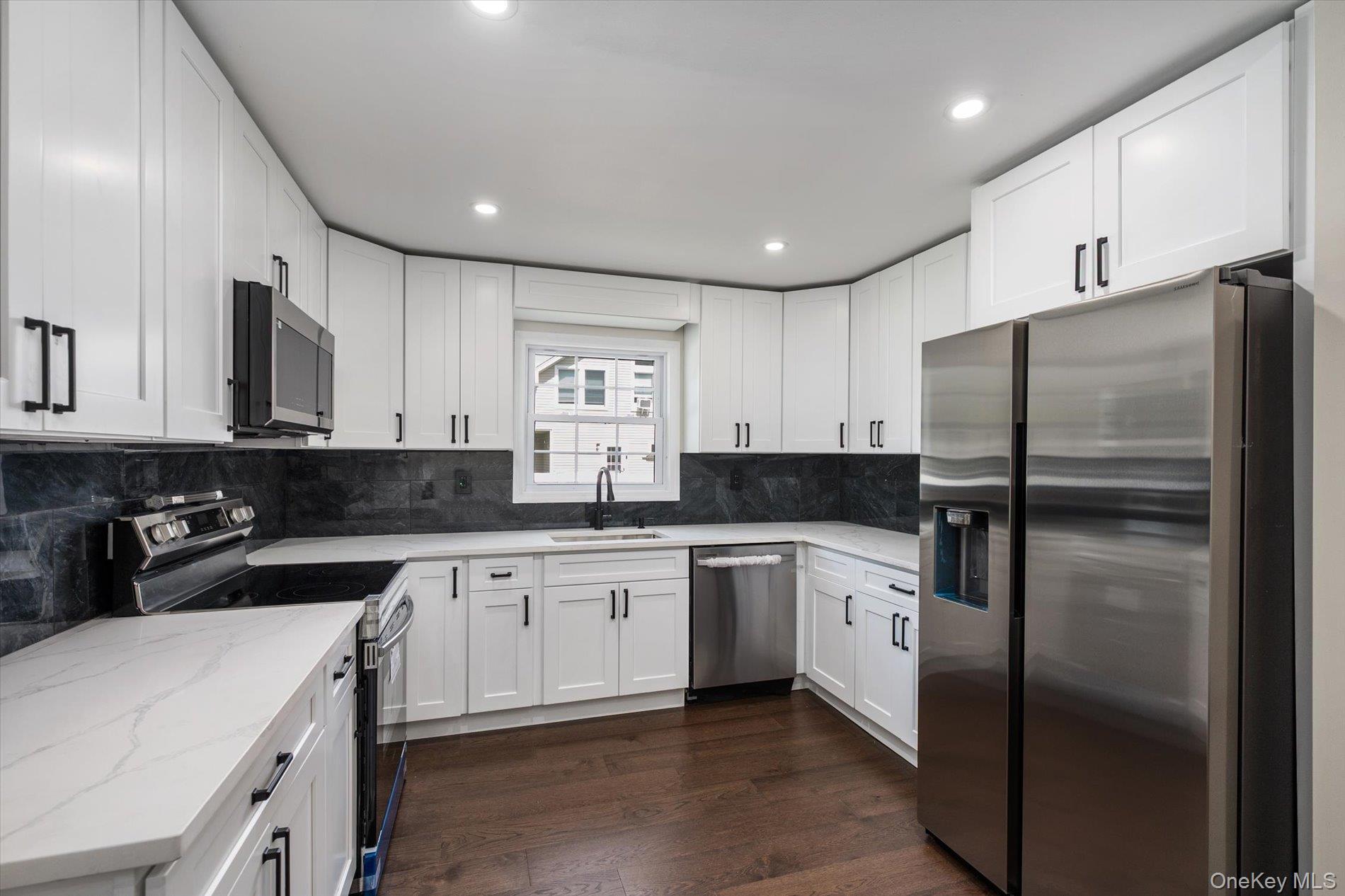 Single Family 30th Street  Suffolk County, NY 11726, MLS-1043484-7