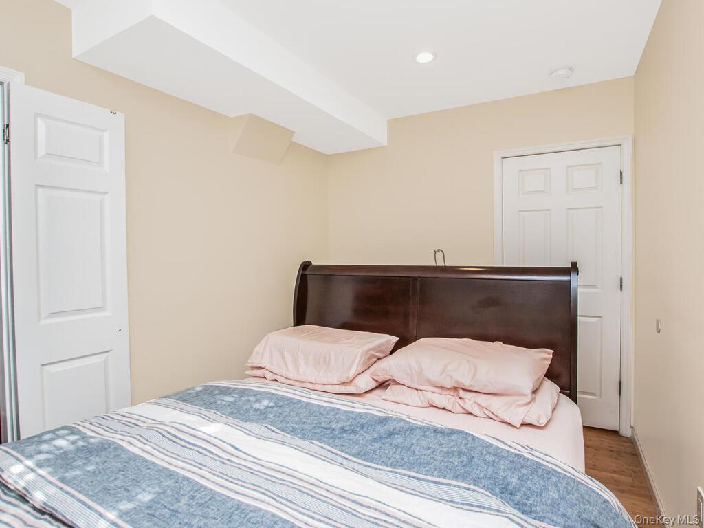 Single Family E 223rd Street Bronx, NY 10466, MLS-1043568-16