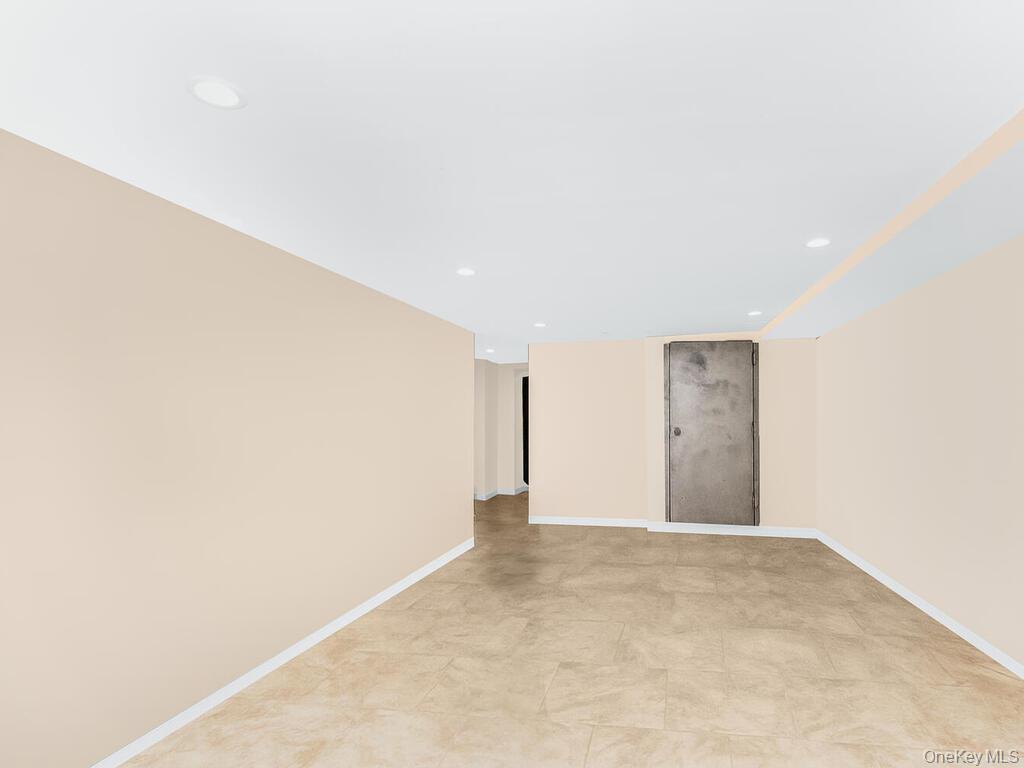 Single Family E 223rd Street Bronx, NY 10466, MLS-1043568-18