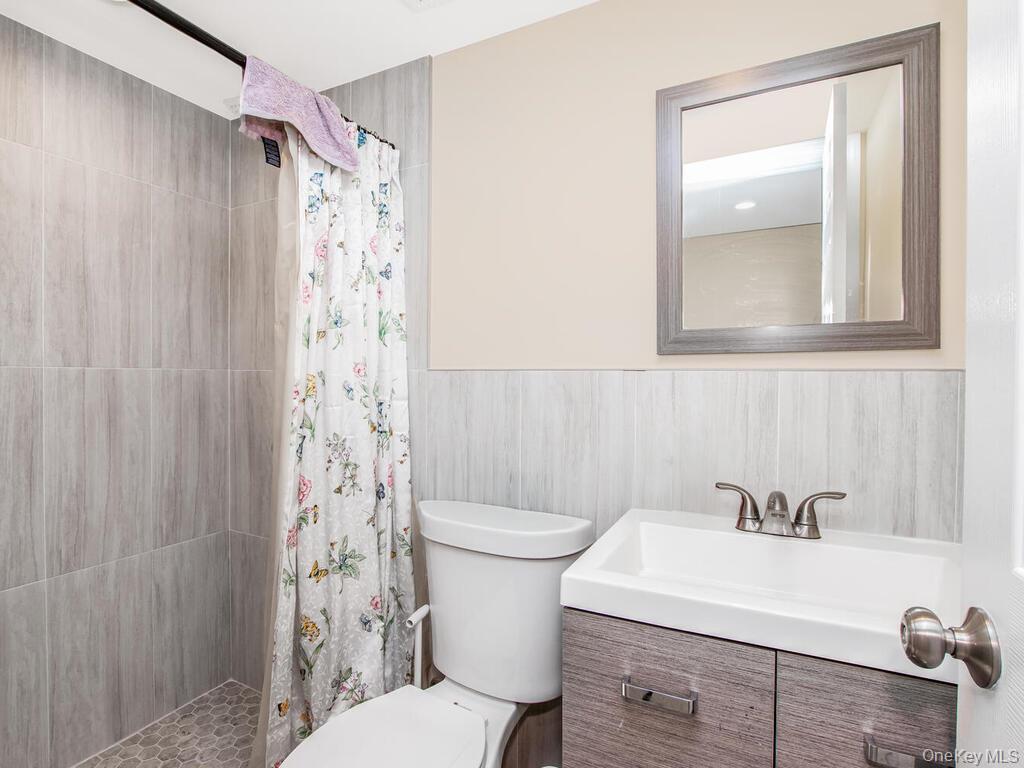 Single Family E 223rd Street Bronx, NY 10466, MLS-1043568-20
