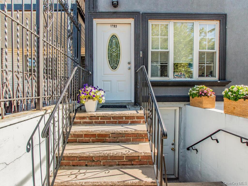 Single Family E 223rd Street Bronx, NY 10466, MLS-1043568-23