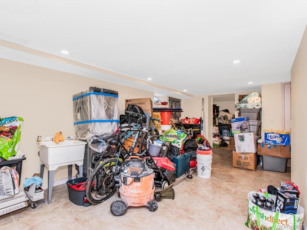 Single Family E 223rd Street Bronx, NY 10466, MLS-1043568-24
