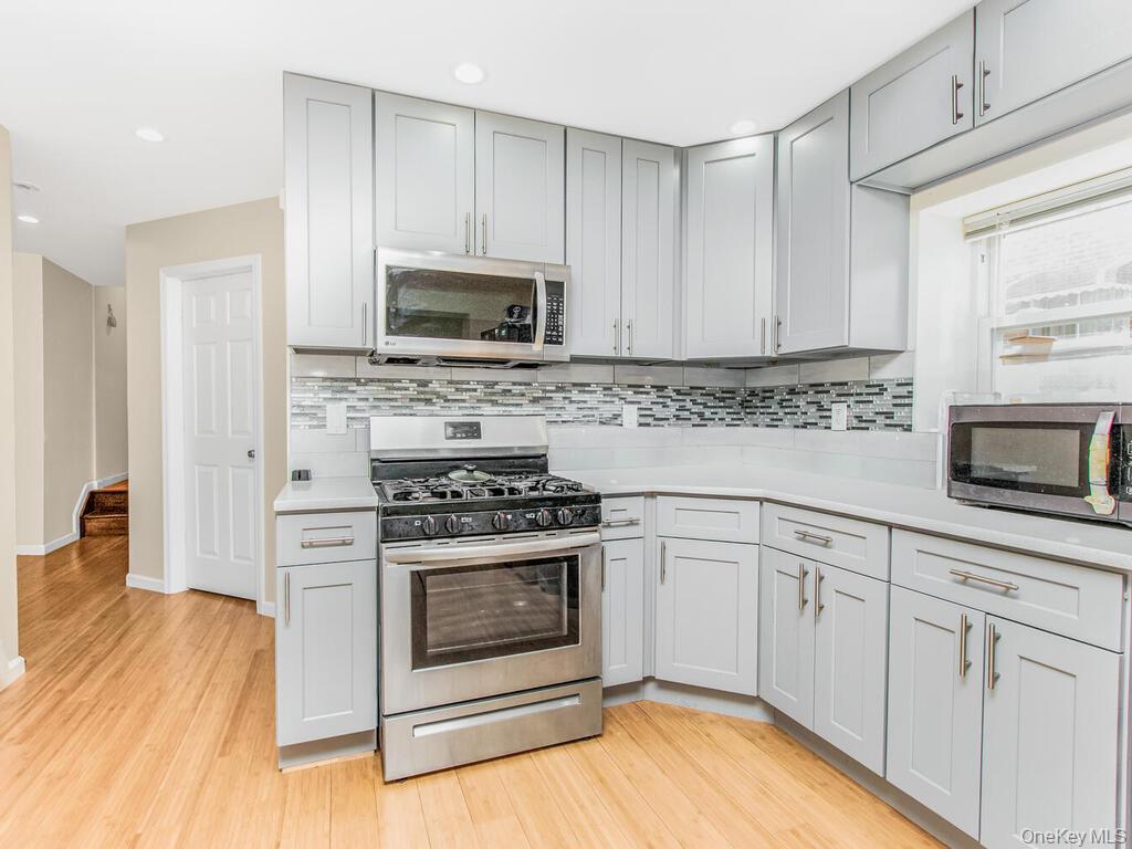 Single Family E 223rd Street Bronx, NY 10466, MLS-1043568-3