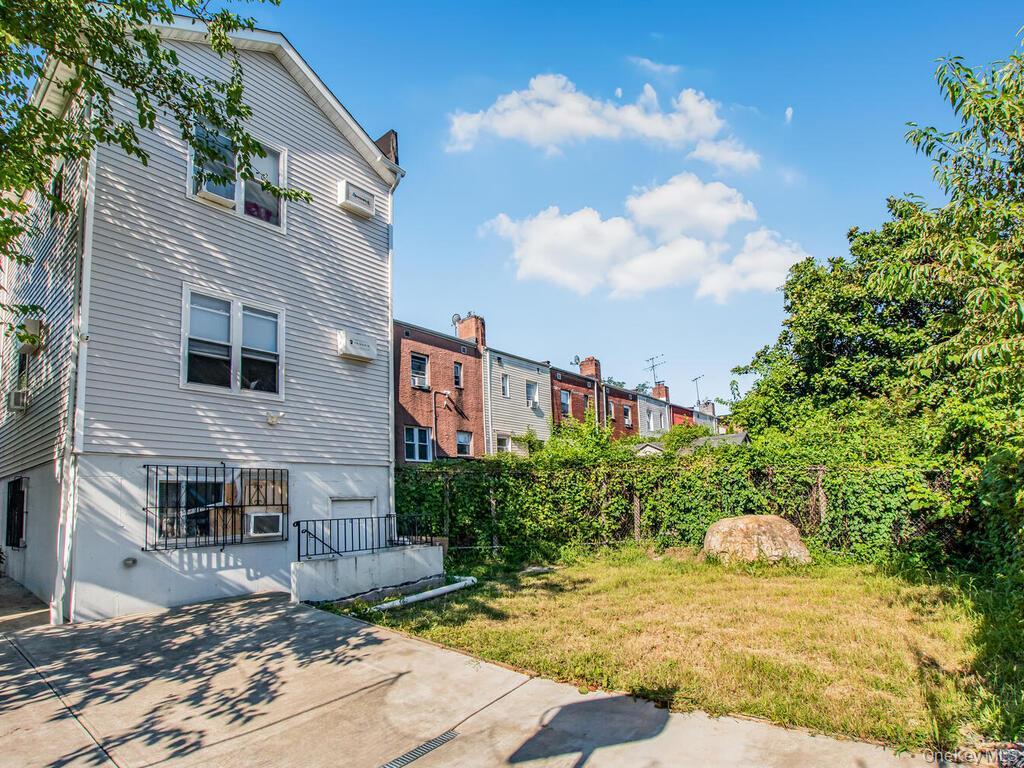 Single Family E 223rd Street Bronx, NY 10466, MLS-1043568-31