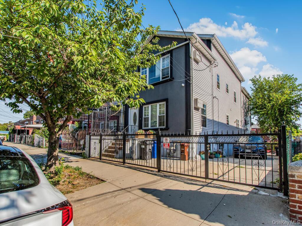 Single Family E 223rd Street Bronx, NY 10466, MLS-1043568-34