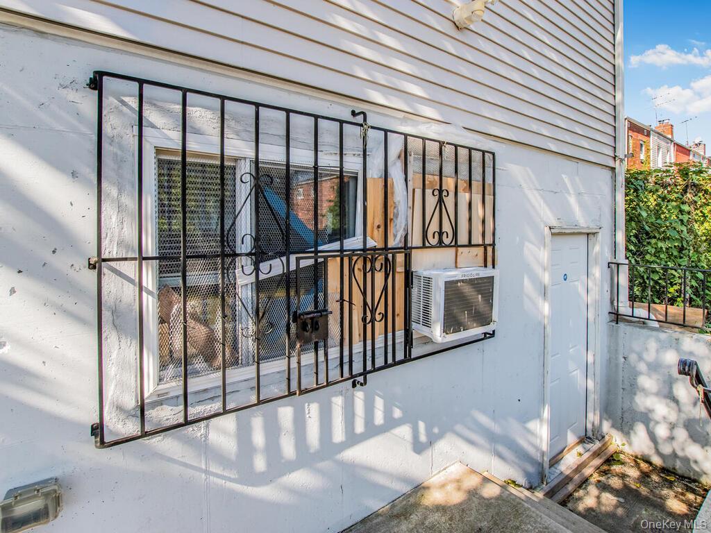 Single Family E 223rd Street  Bronx, NY 10466, MLS-1043568-37
