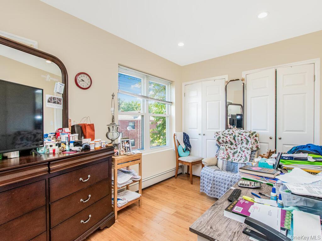 Single Family E 223rd Street Bronx, NY 10466, MLS-1043568-9