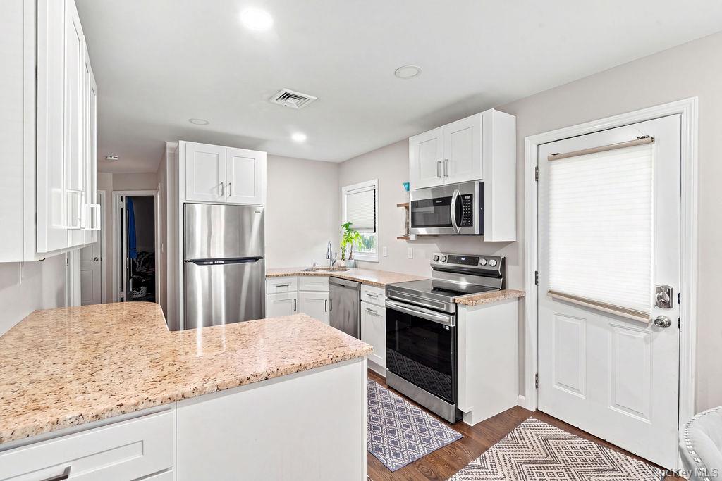 Single Family Muncey Road Suffolk County, NY 11795, MLS-1043575-4