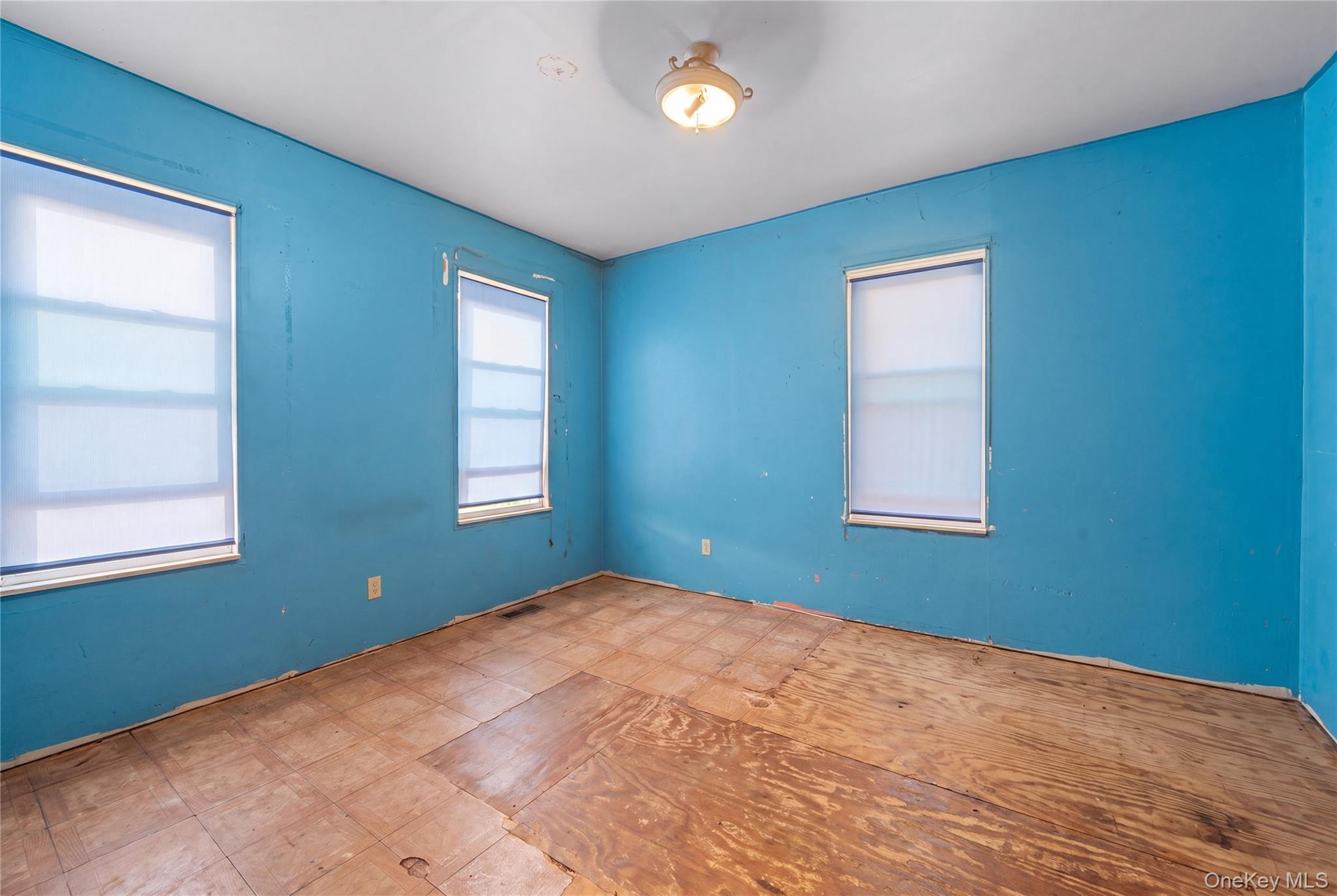 Single Family Taylor Avenue Bronx, NY 10473, MLS-1043600-10