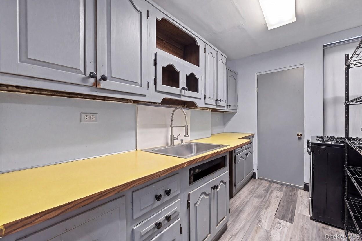 Single Family Taylor Avenue Bronx, NY 10473, MLS-1043600-9