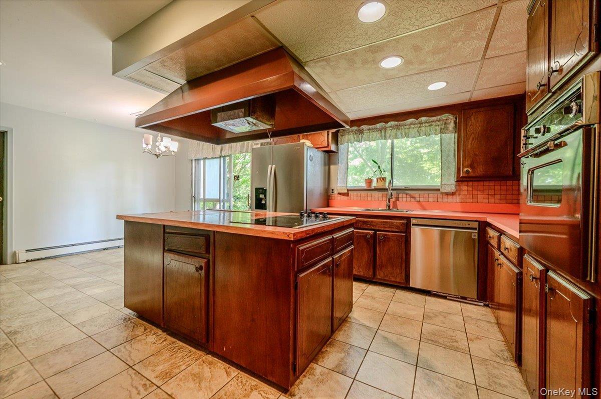 Single Family E Half Hollow Road Suffolk County, NY 11746, MLS-1043601-11