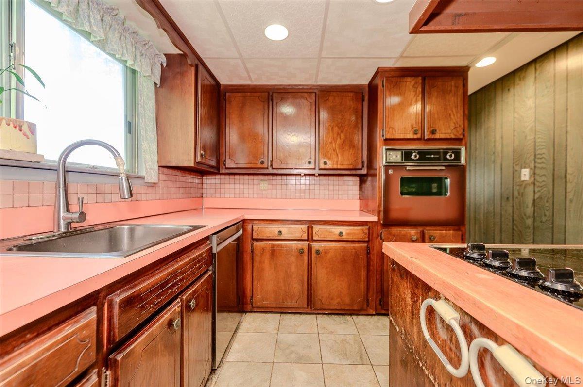 Single Family E Half Hollow Road Suffolk County, NY 11746, MLS-1043601-13