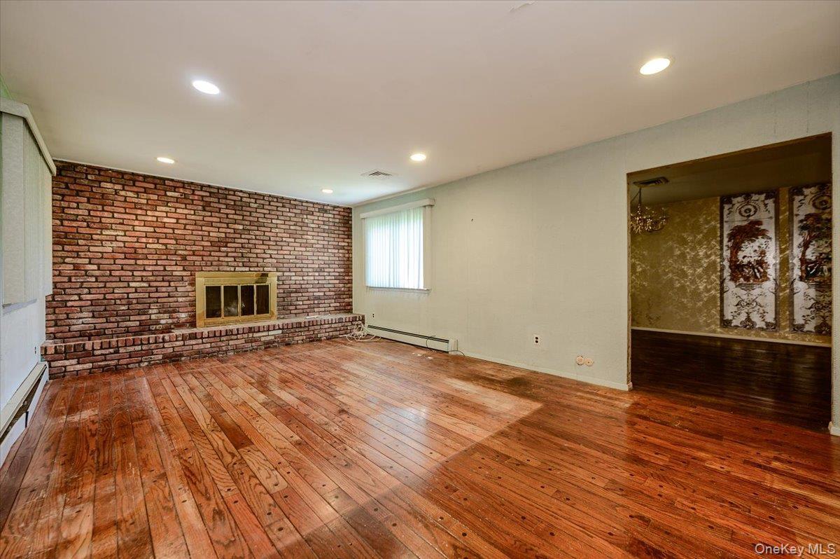 Single Family E Half Hollow Road Suffolk County, NY 11746, MLS-1043601-16