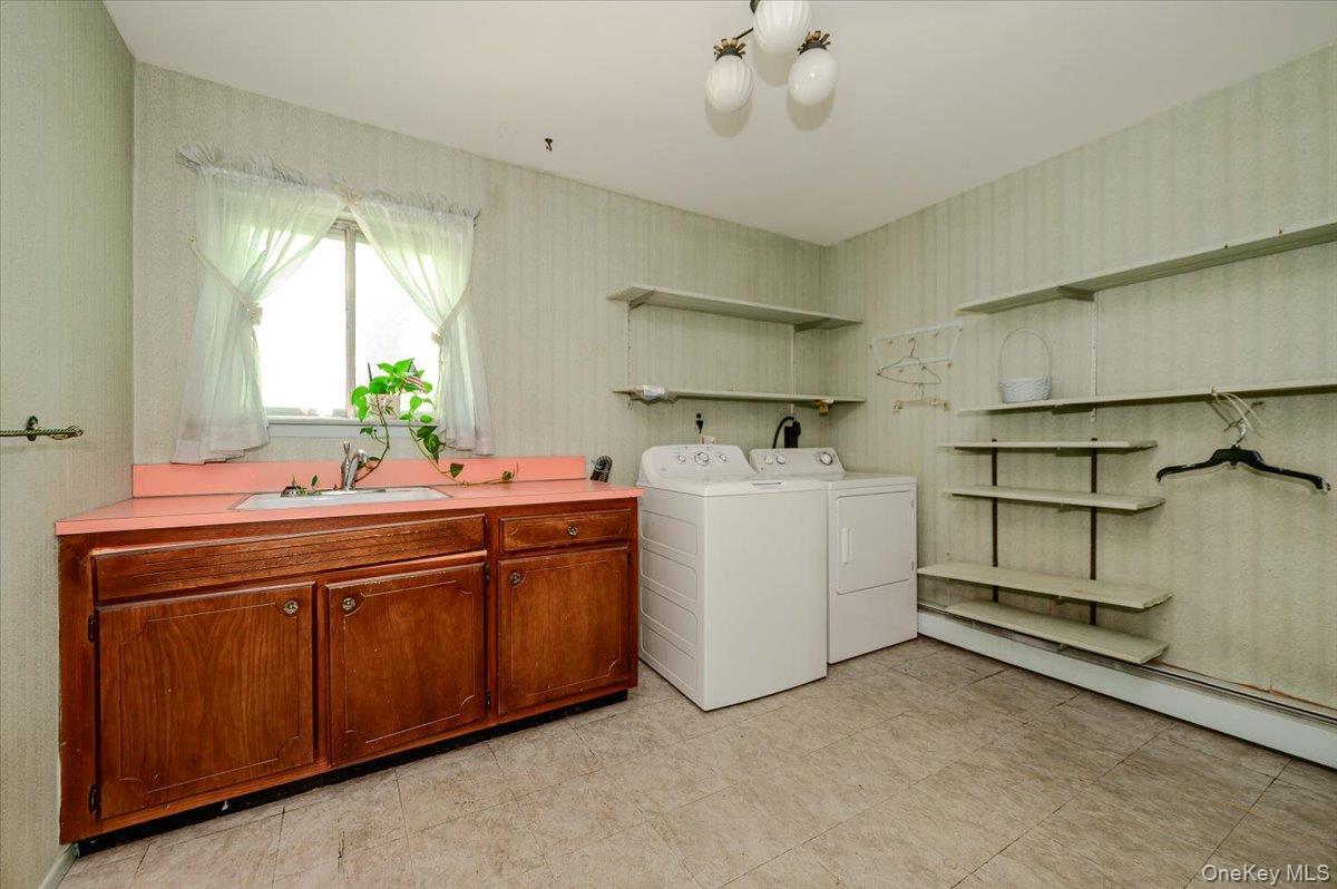 Single Family E Half Hollow Road Suffolk County, NY 11746, MLS-1043601-18
