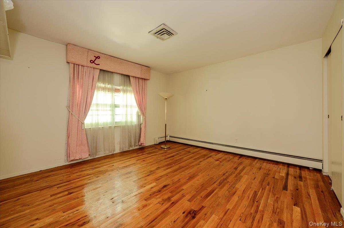Single Family E Half Hollow Road Suffolk County, NY 11746, MLS-1043601-26