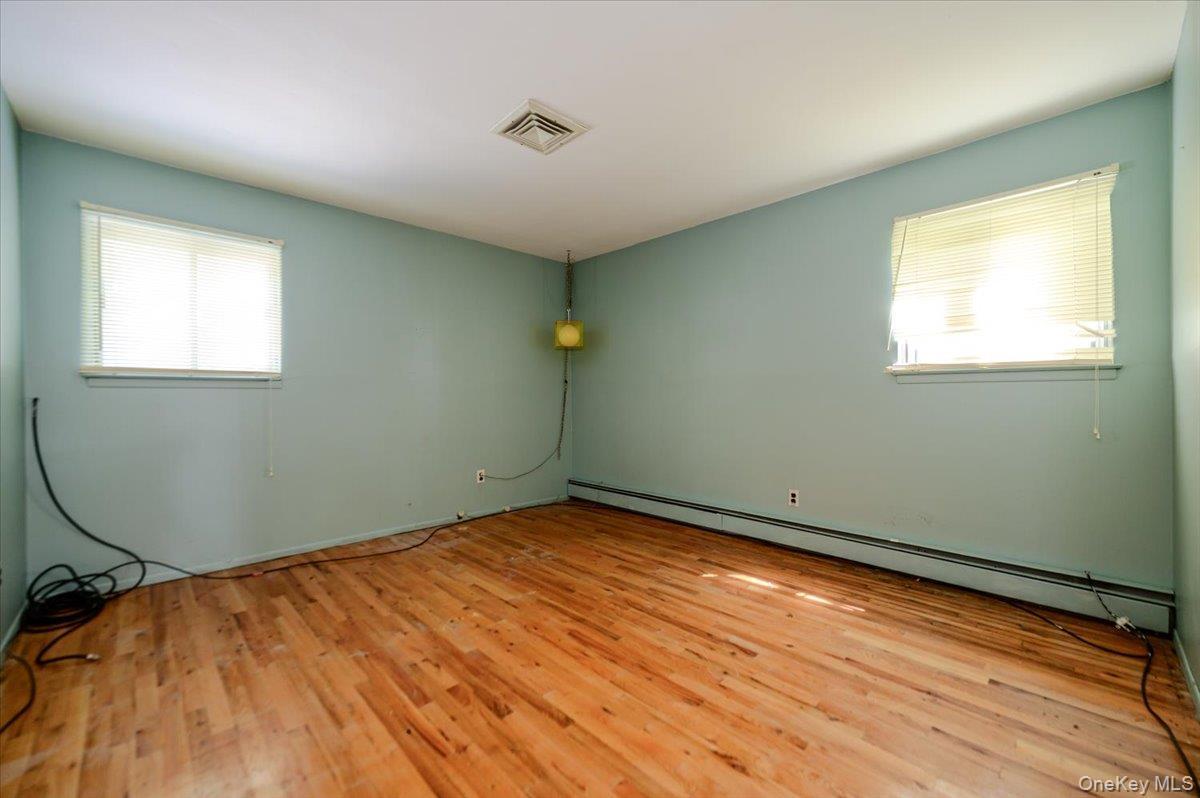 Single Family E Half Hollow Road Suffolk County, NY 11746, MLS-1043601-28