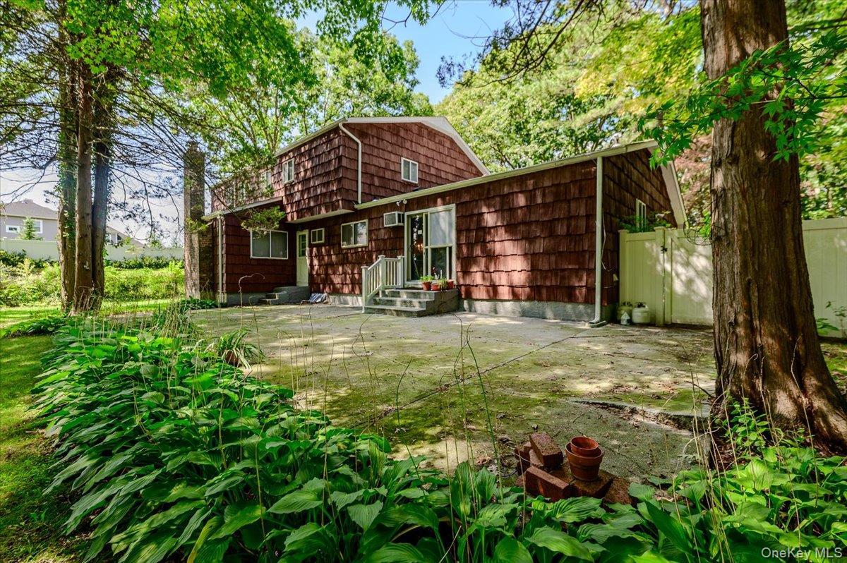 Single Family E Half Hollow Road Suffolk County, NY 11746, MLS-1043601-34