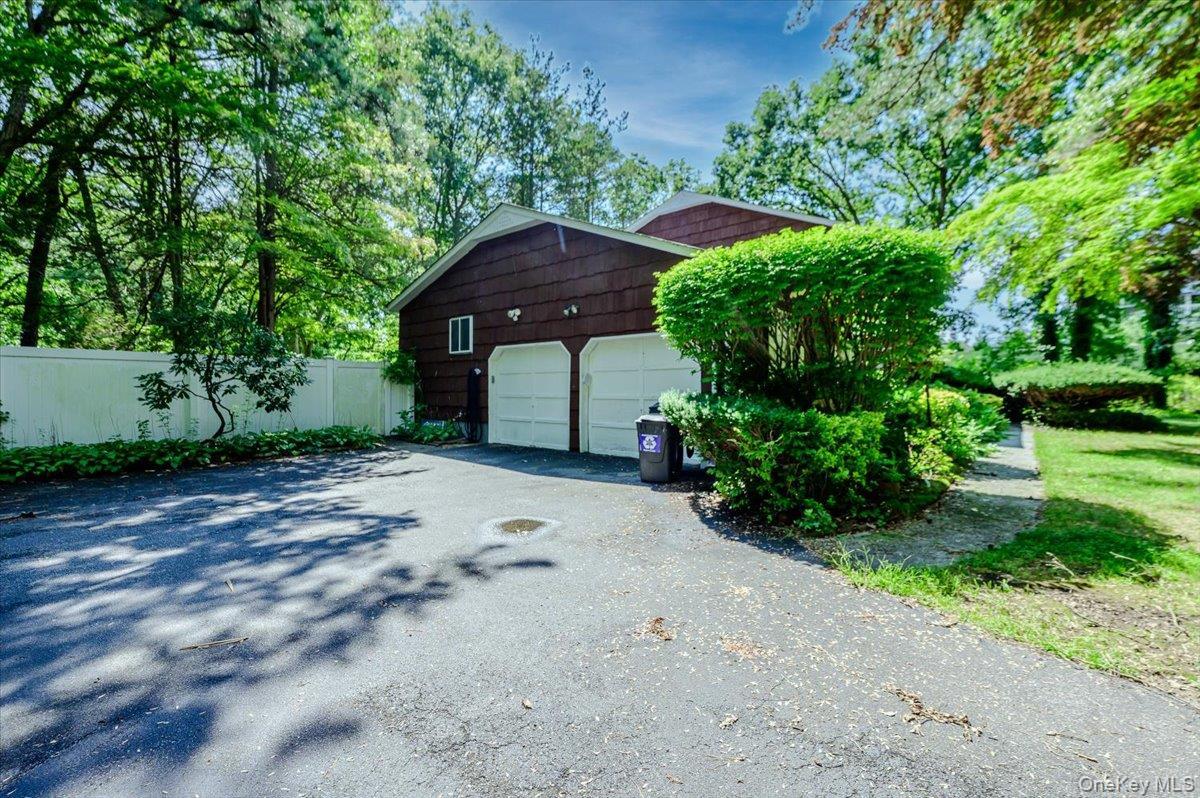 Single Family E Half Hollow Road Suffolk County, NY 11746, MLS-1043601-5