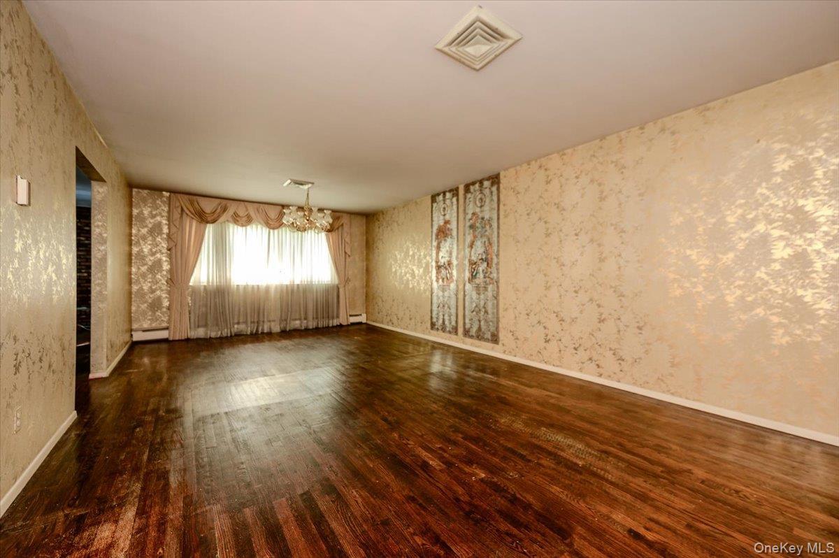 Single Family E Half Hollow Road Suffolk County, NY 11746, MLS-1043601-8