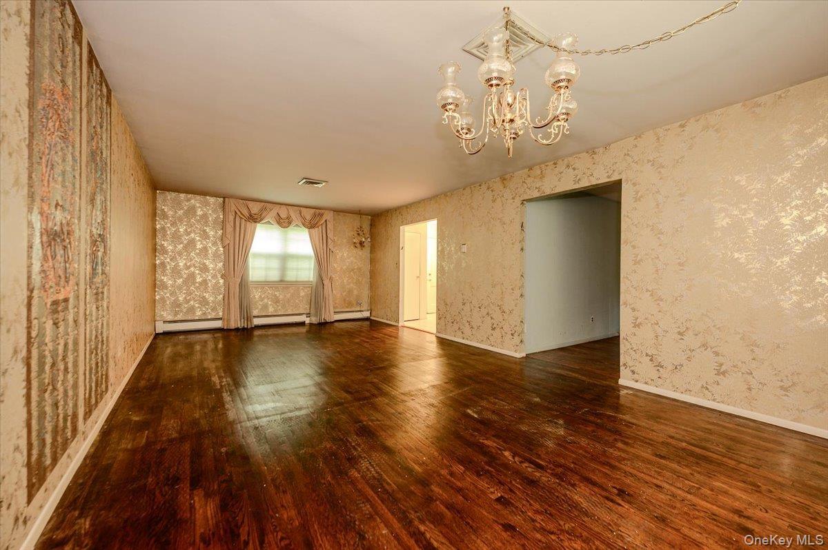 Single Family E Half Hollow Road Suffolk County, NY 11746, MLS-1043601-9