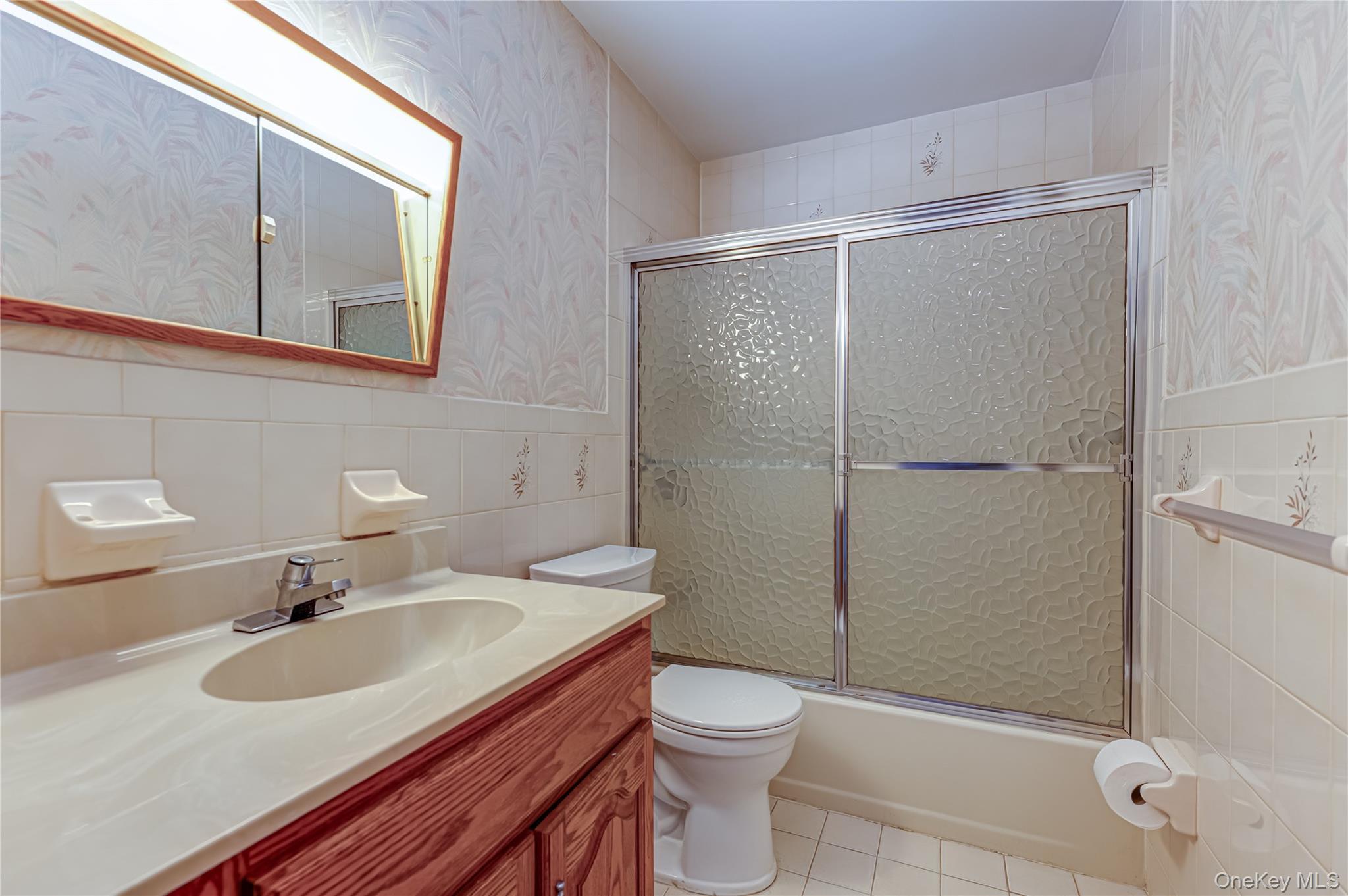 Single Family Salisbury Drive N Suffolk County, NY 11731, MLS-1043625-22