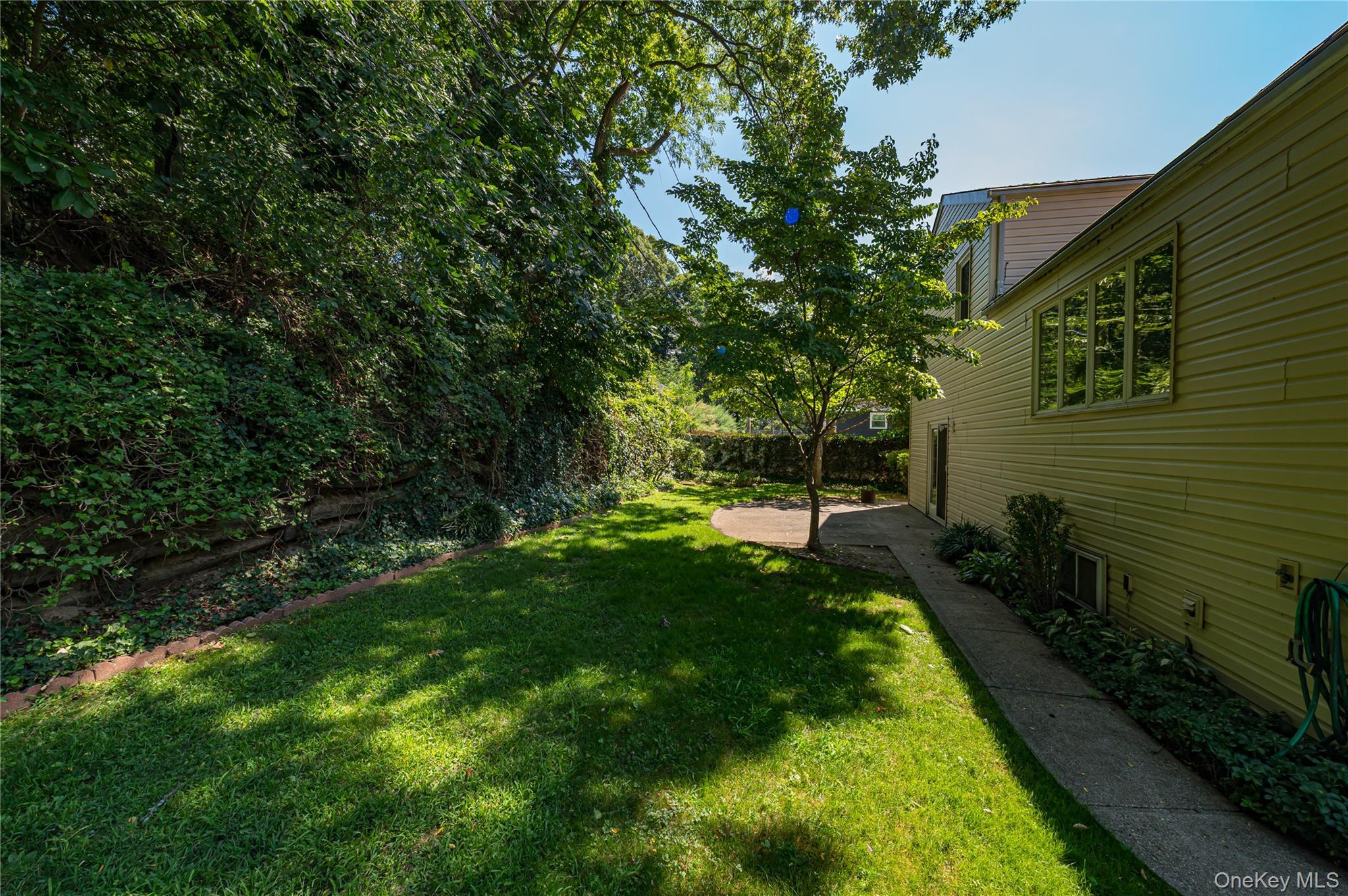 Single Family Salisbury Drive N Suffolk County, NY 11731, MLS-1043625-27