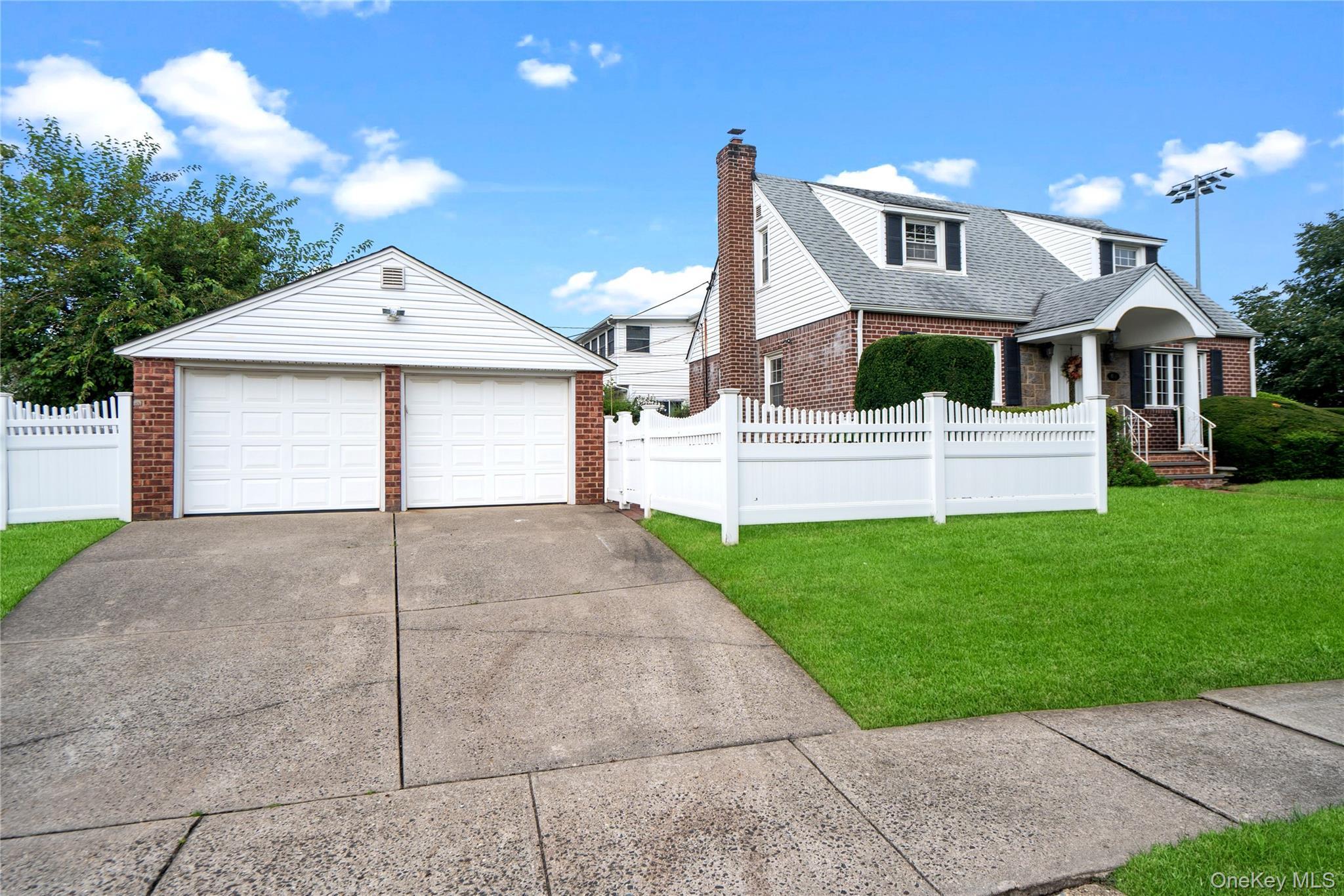 Single Family Croyden Road  Nassau County, NY 11530, MLS-1043630-15