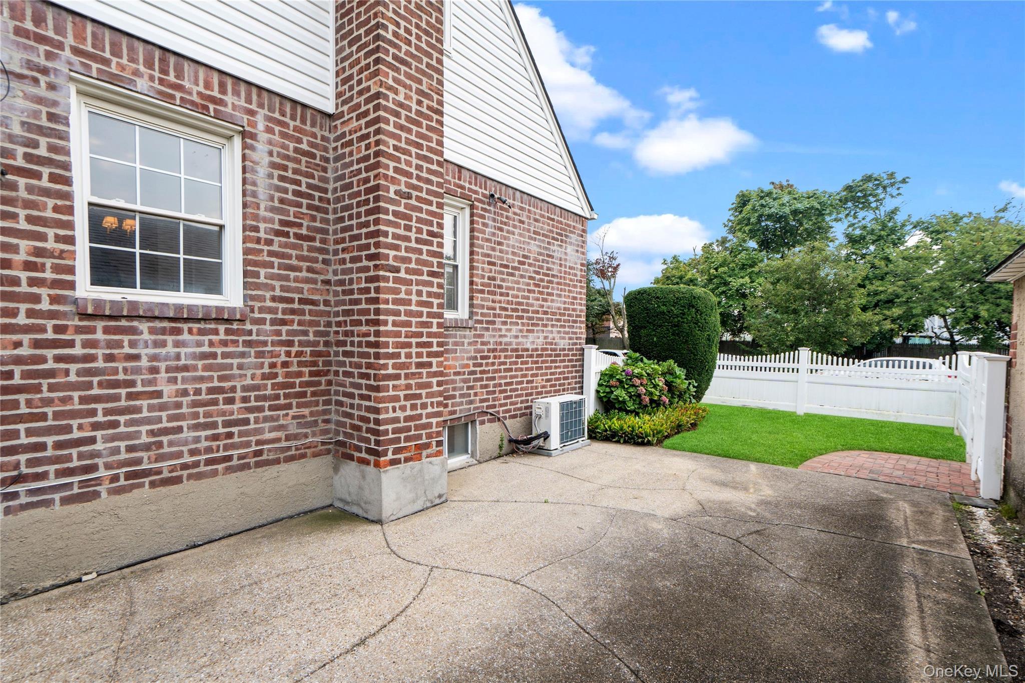 Single Family Croyden Road  Nassau County, NY 11530, MLS-1043630-16