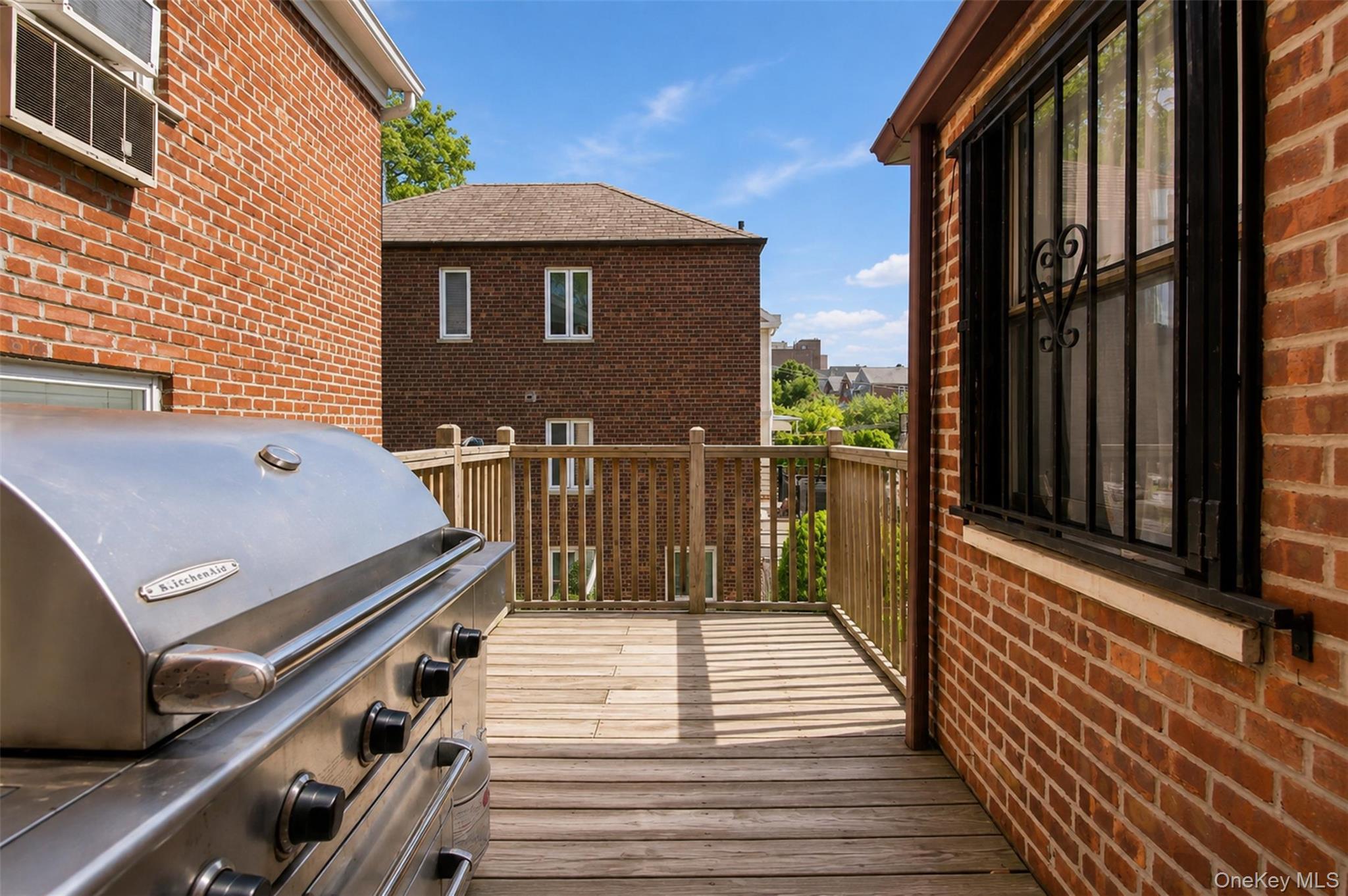 Single Family Lydig Avenue Bronx, NY 10461, MLS-1043706-16