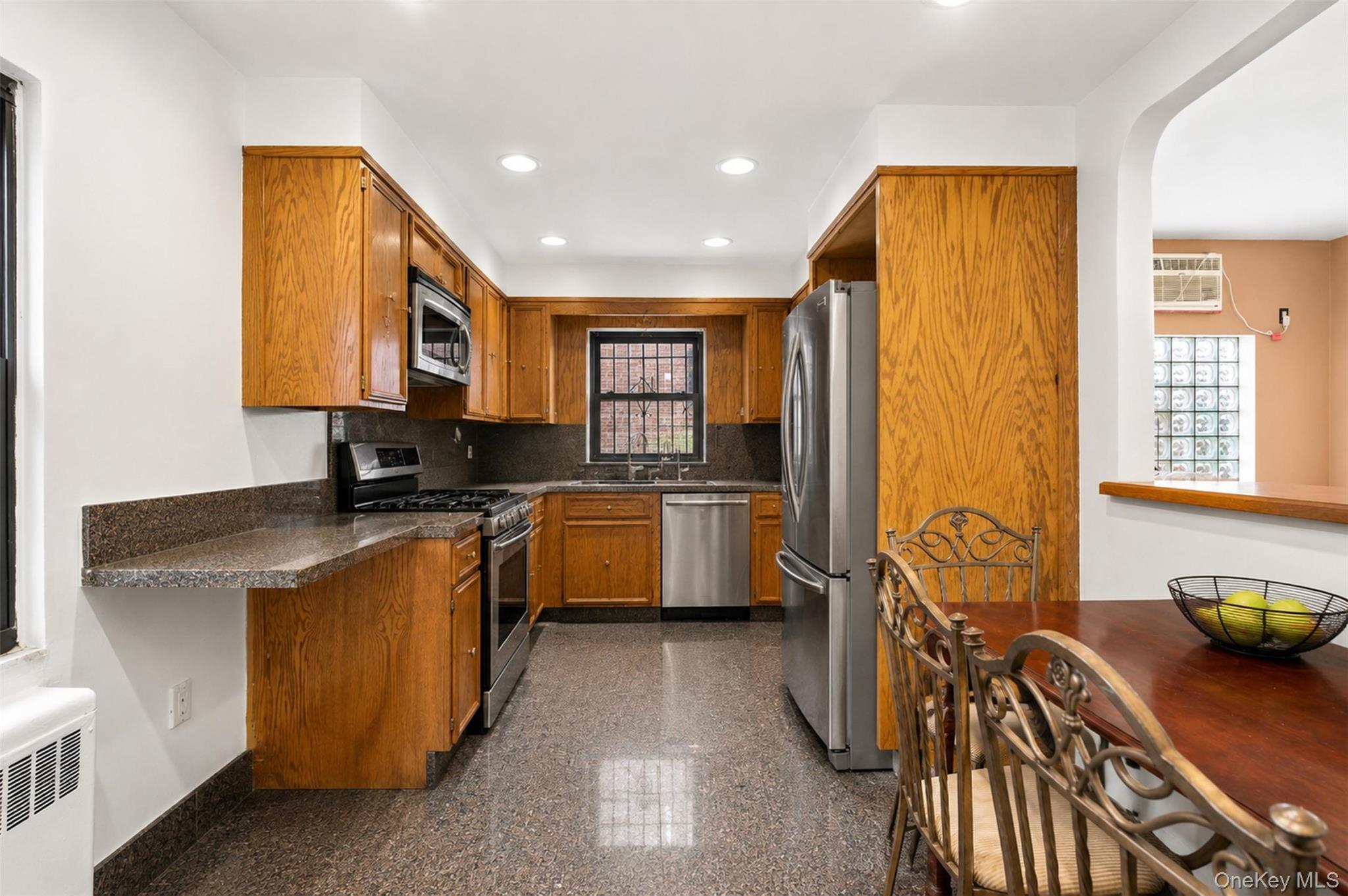 Single Family Lydig Avenue Bronx, NY 10461, MLS-1043706-6