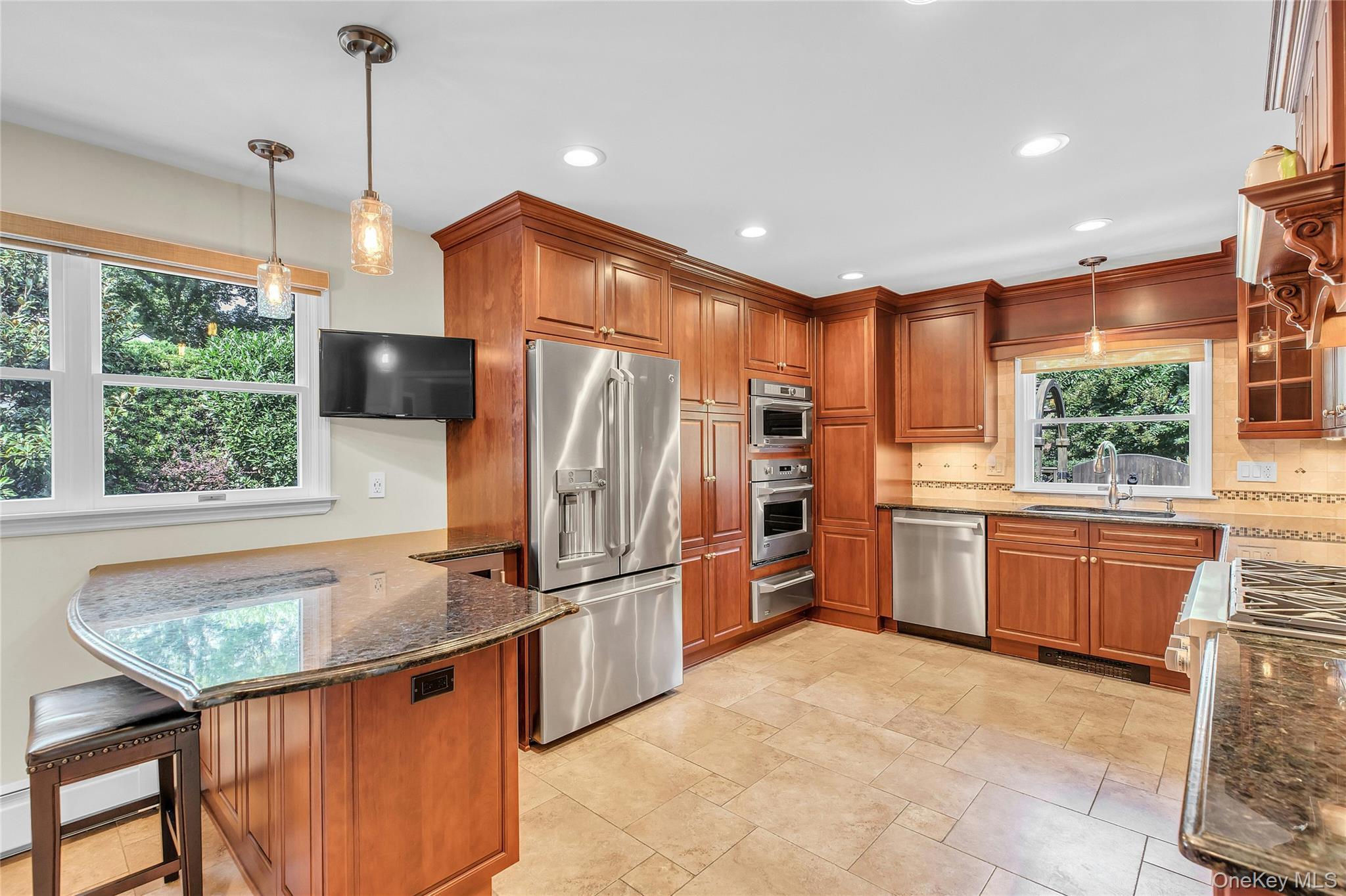 Single Family Briarcliff Place  Suffolk County, NY 11743, MLS-1043707-11