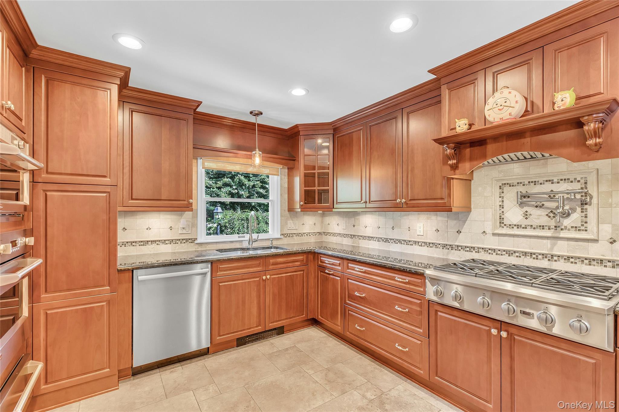 Single Family Briarcliff Place  Suffolk County, NY 11743, MLS-1043707-13