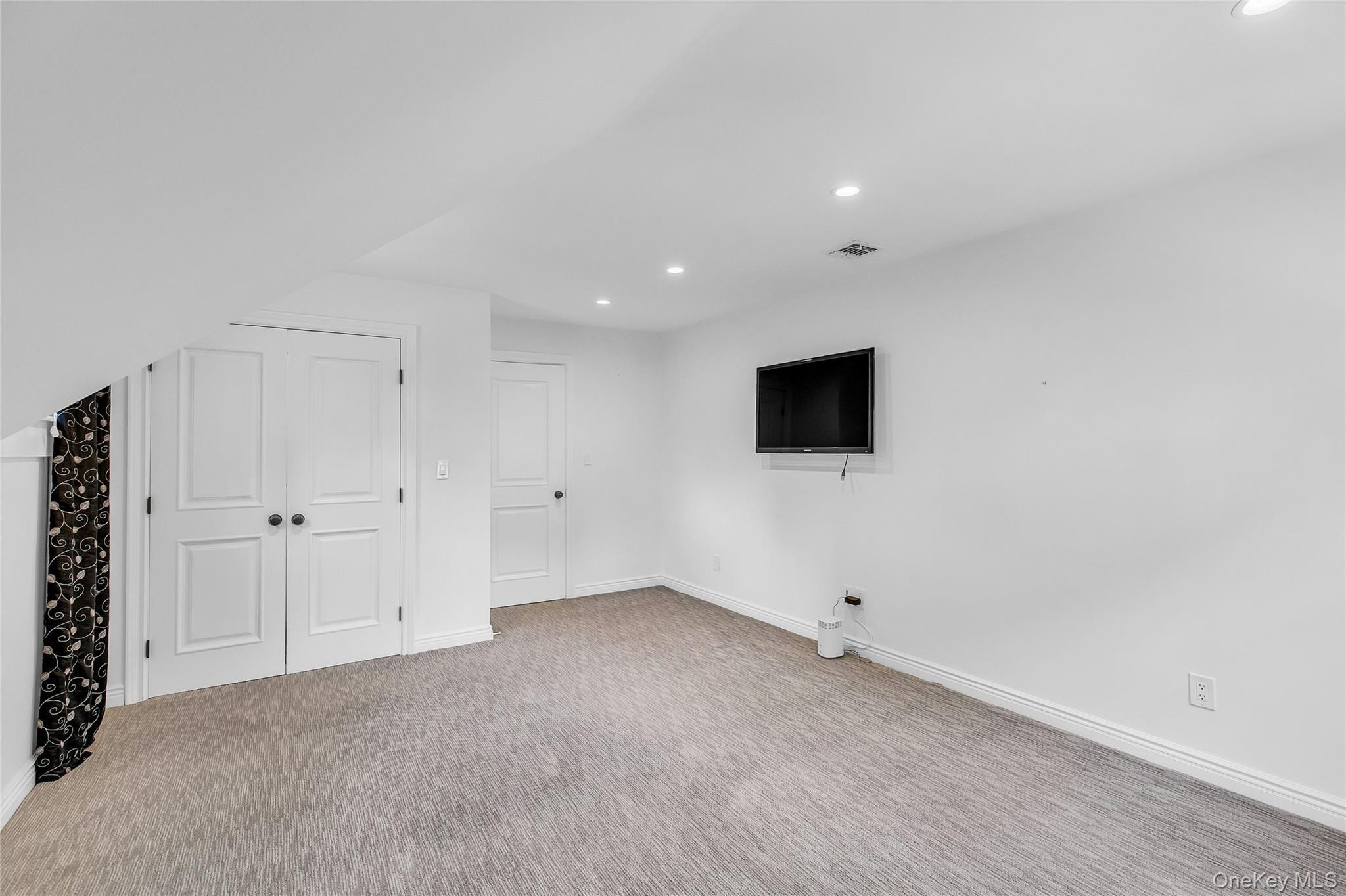 Single Family Briarcliff Place  Suffolk County, NY 11743, MLS-1043707-24