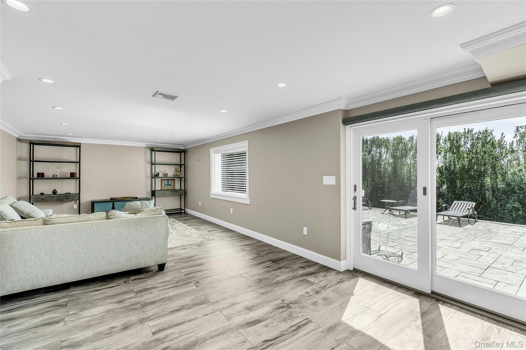 Single Family Briarcliff Place  Suffolk County, NY 11743, MLS-1043707-25