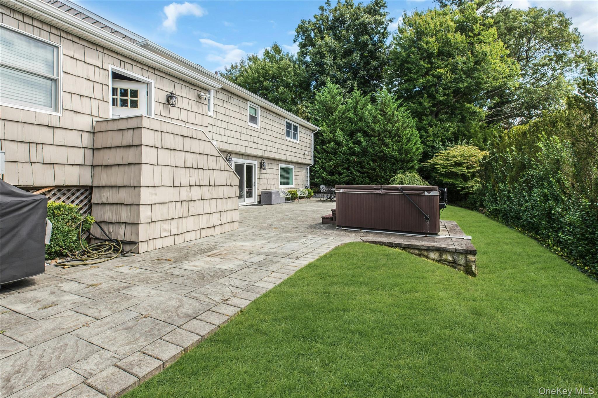 Single Family Briarcliff Place  Suffolk County, NY 11743, MLS-1043707-32