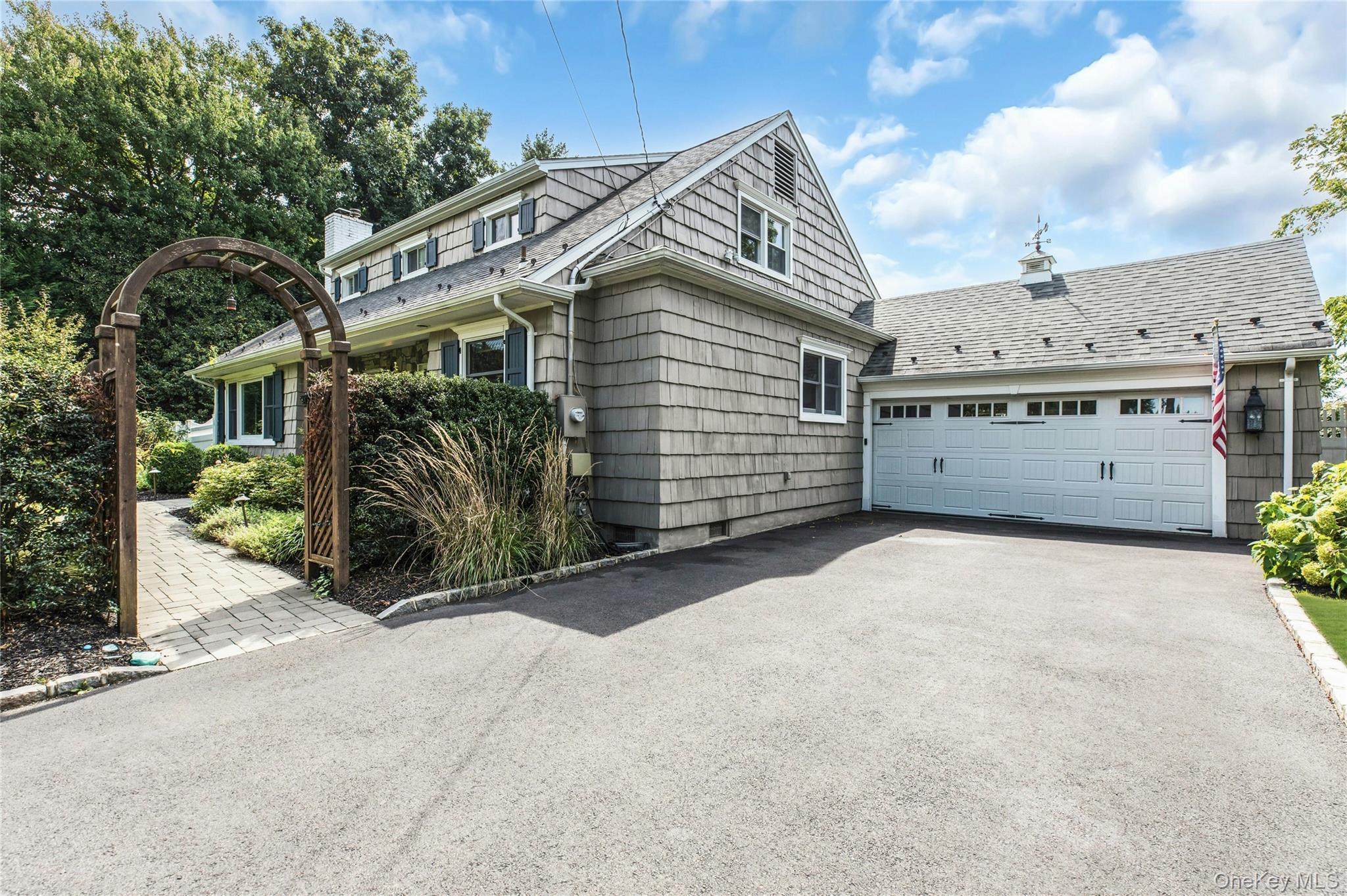 Single Family Briarcliff Place  Suffolk County, NY 11743, MLS-1043707-4