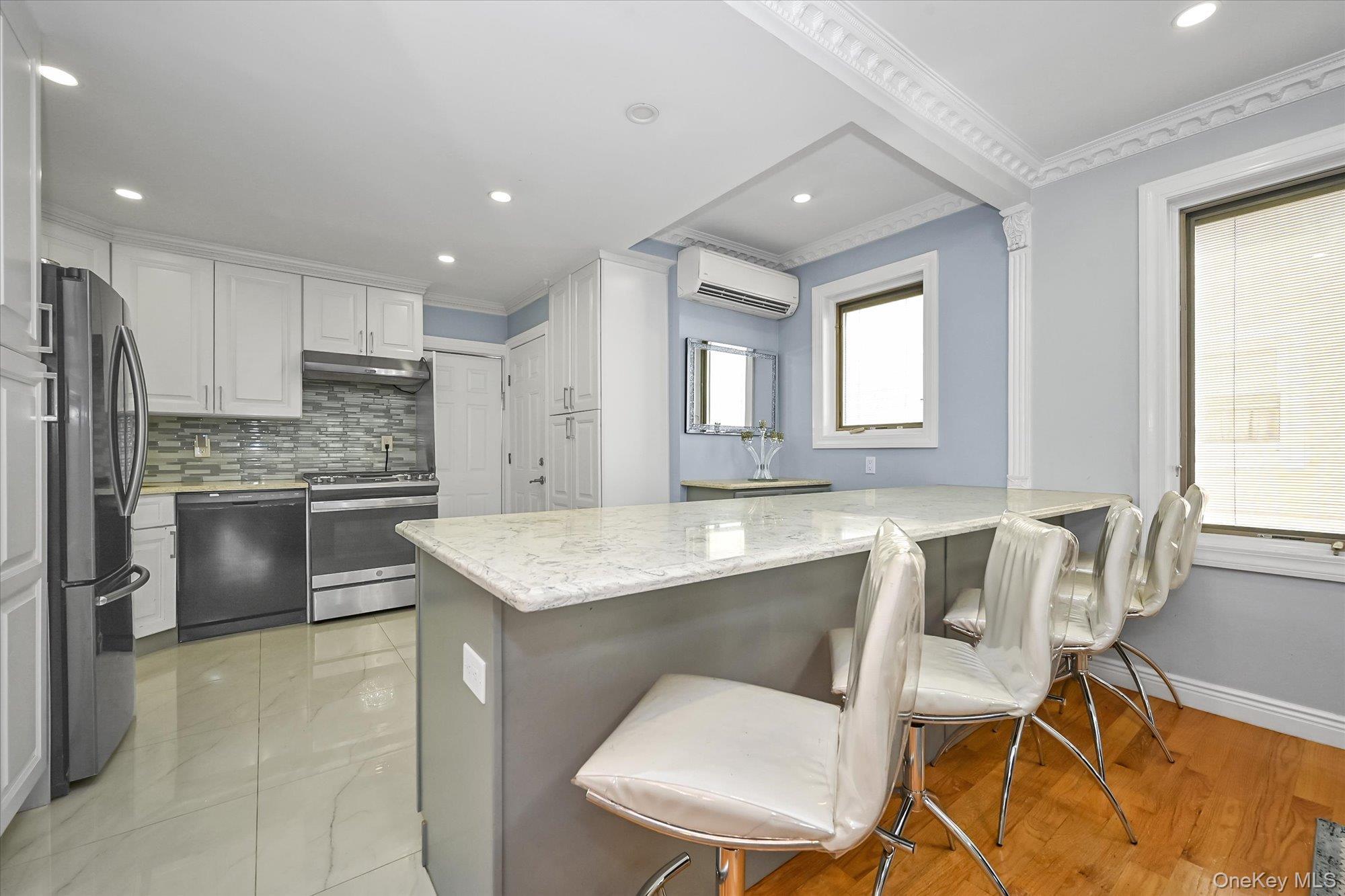 Single Family 169th Street Queens, NY 11432, MLS-1043715-7