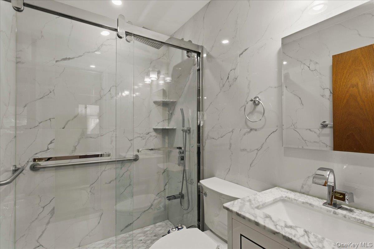 Single Family De Reimer Avenue Bronx, NY 10466, MLS-1043729-12